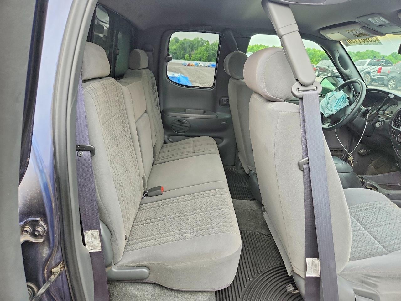 2004 Toyota Tundra Access Cab Sr5 Blue vin: 5TBBT441X4S445609