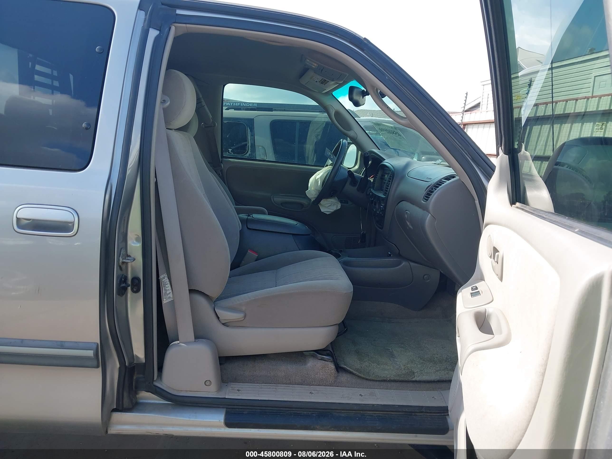 2005 Toyota Tundra Sr5 V8 Silver vin: 5TBBT441X5S466073