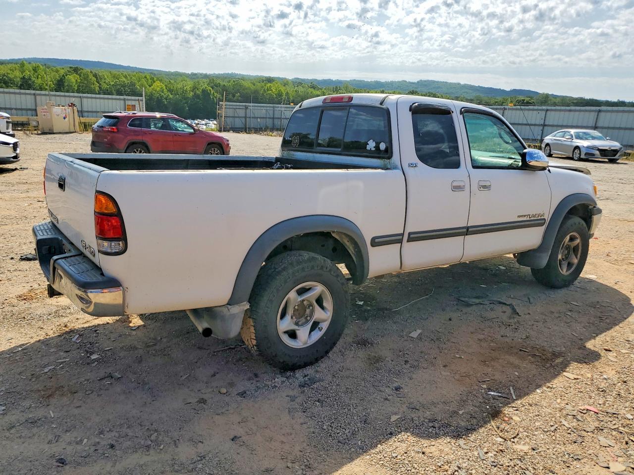 2000 Toyota Tundra Sr5 White vin: 5TBBT441XYS030375