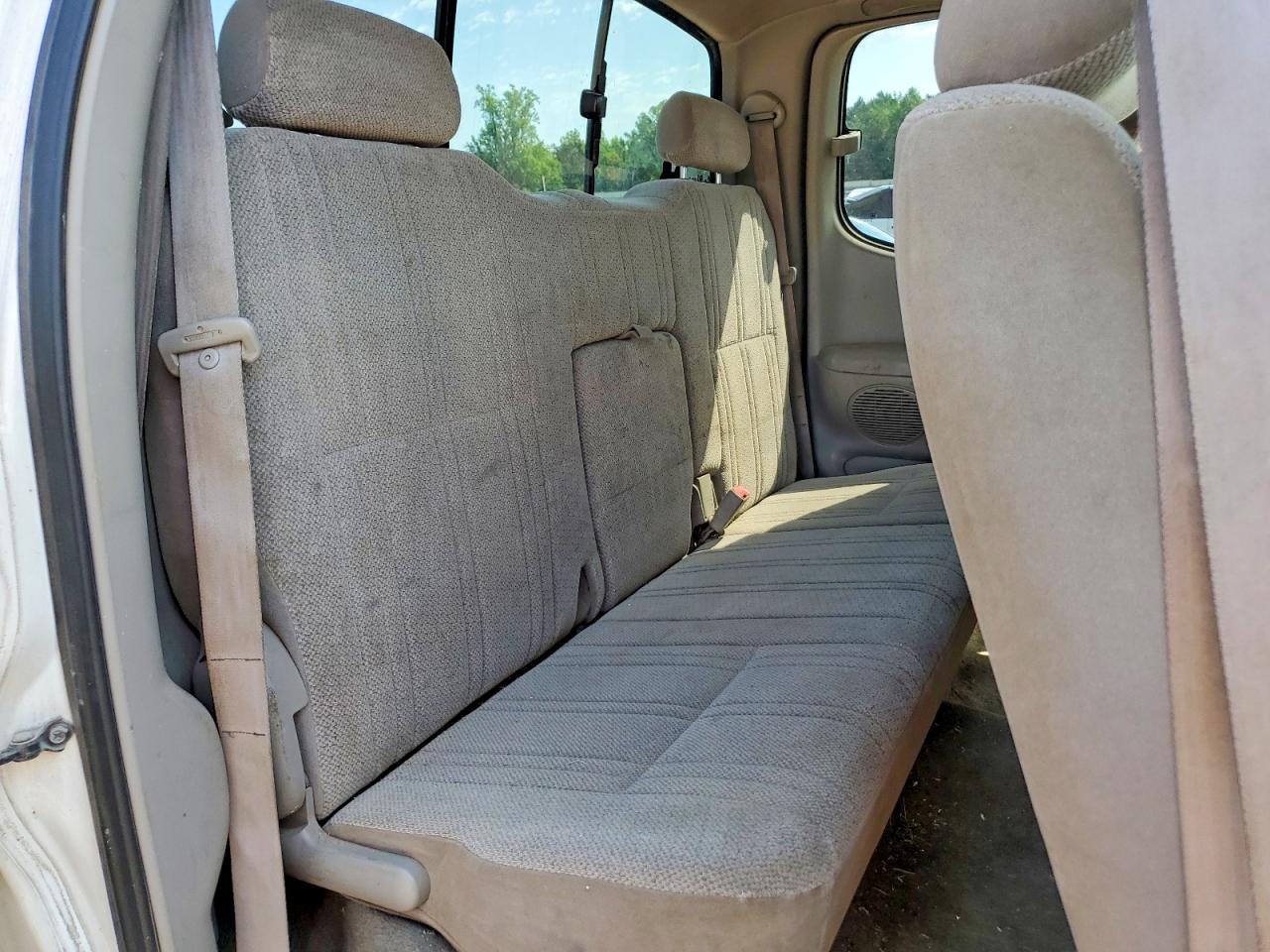 2000 Toyota Tundra Sr5 White vin: 5TBBT441XYS030375