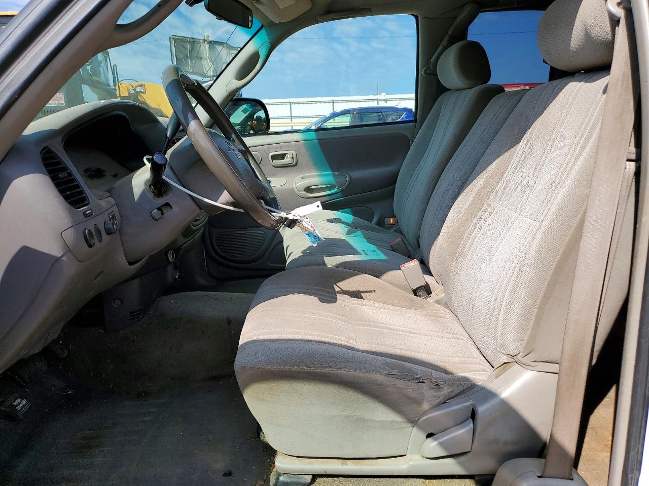 2000 Toyota Tundra Sr5 White vin: 5TBBT441XYS030375