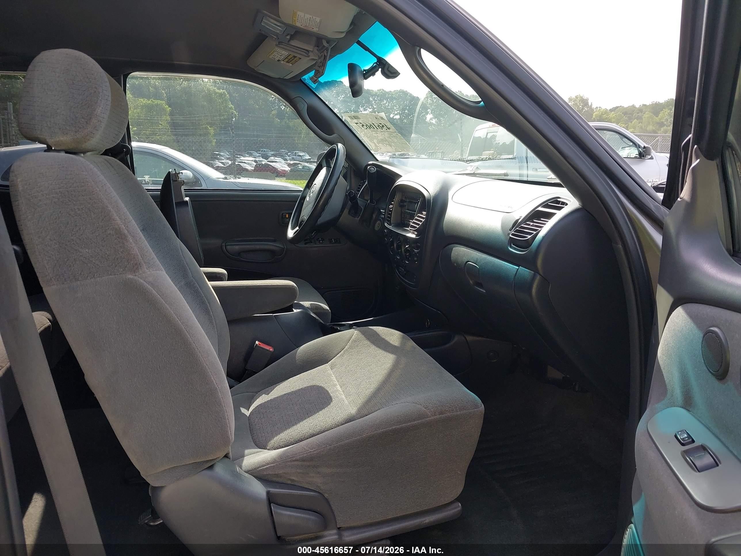 2004 Toyota Tundra Ltd V8 Silver vin: 5TBBT48104S441899
