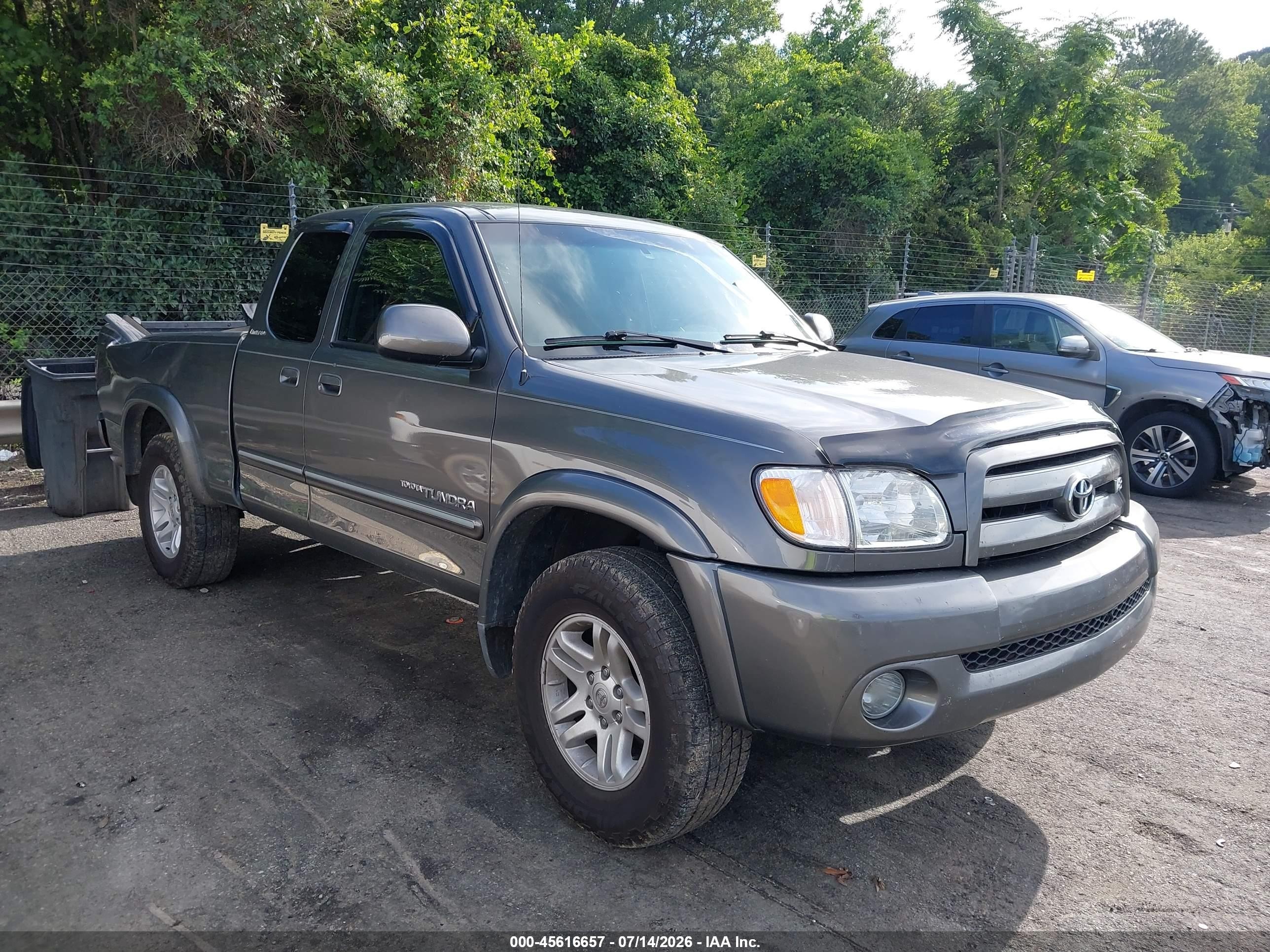 2004 Toyota Tundra Ltd V8 Серебряный vin: 5TBBT48104S441899