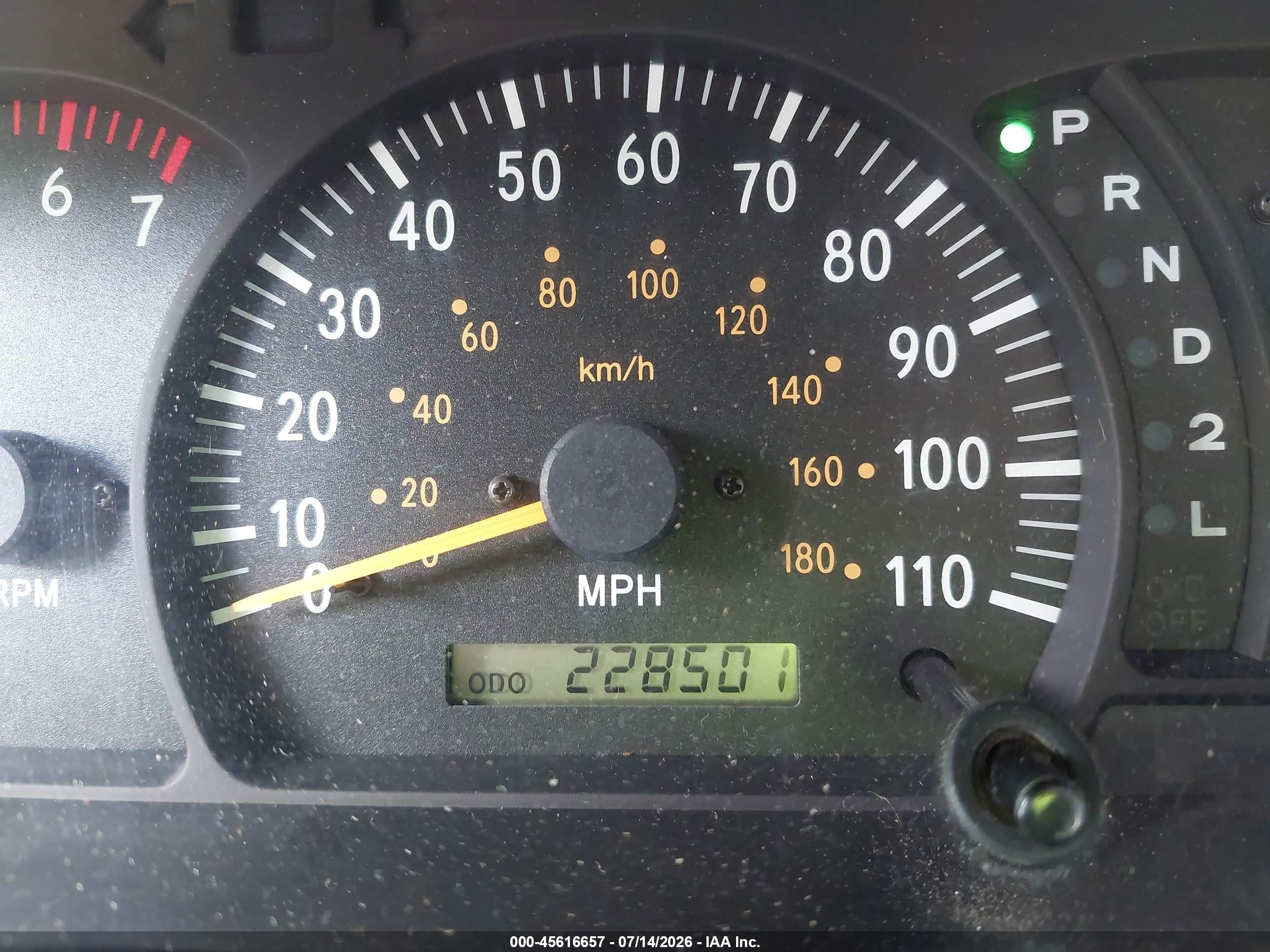 2004 Toyota Tundra Ltd V8 Silver vin: 5TBBT48104S441899