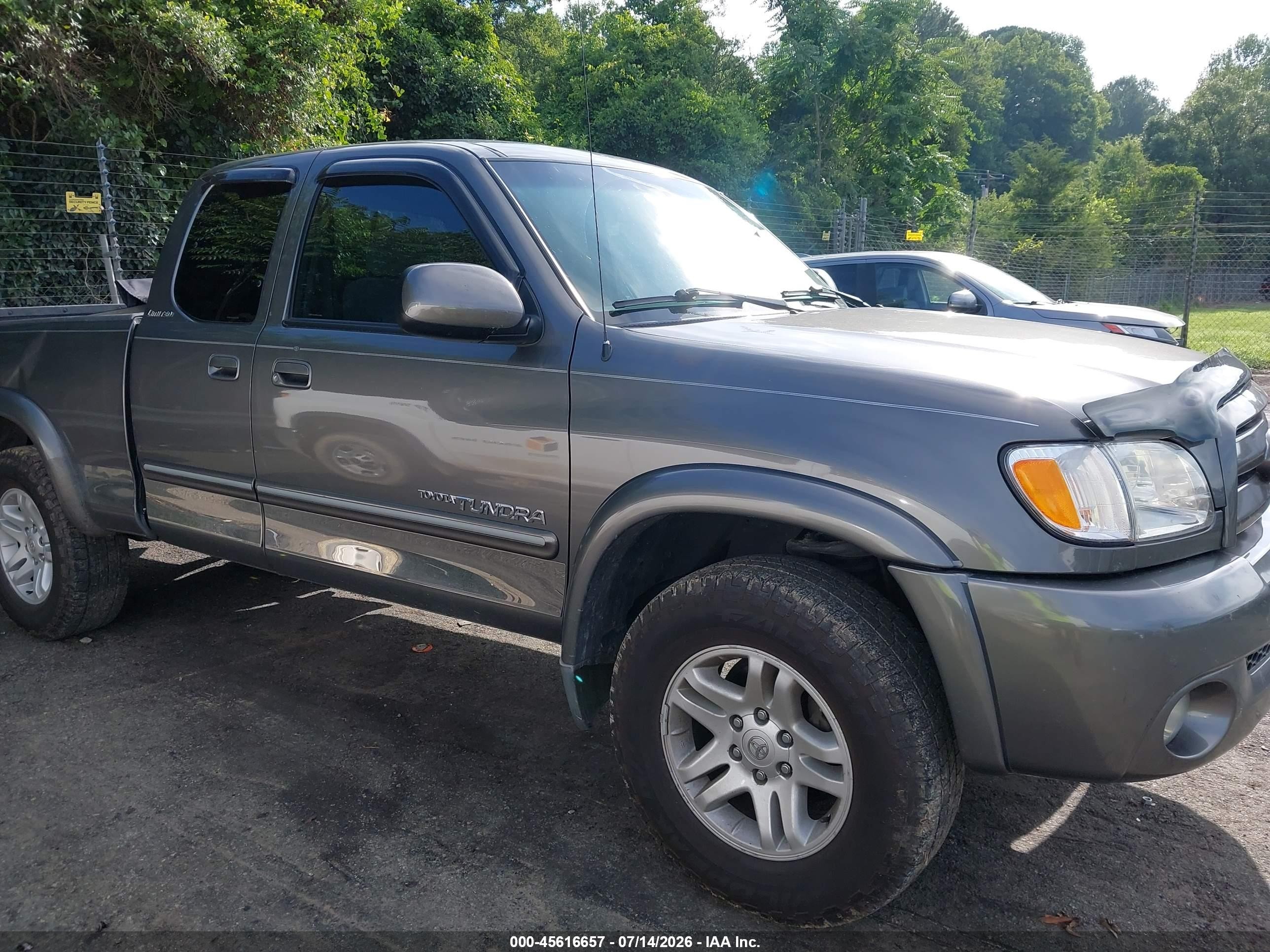 2004 Toyota Tundra Ltd V8 Silver vin: 5TBBT48104S441899