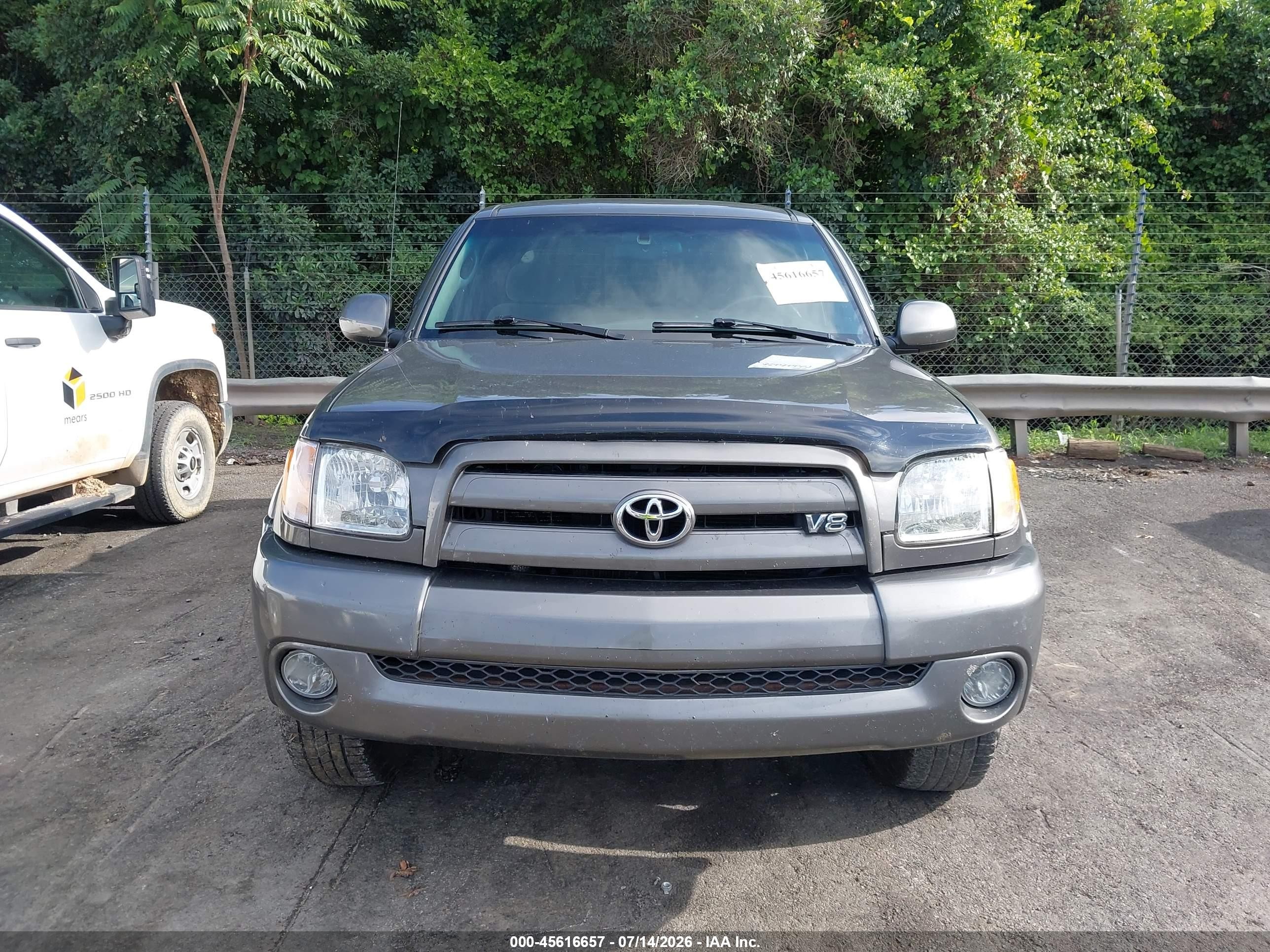 2004 Toyota Tundra Ltd V8 Silver vin: 5TBBT48104S441899