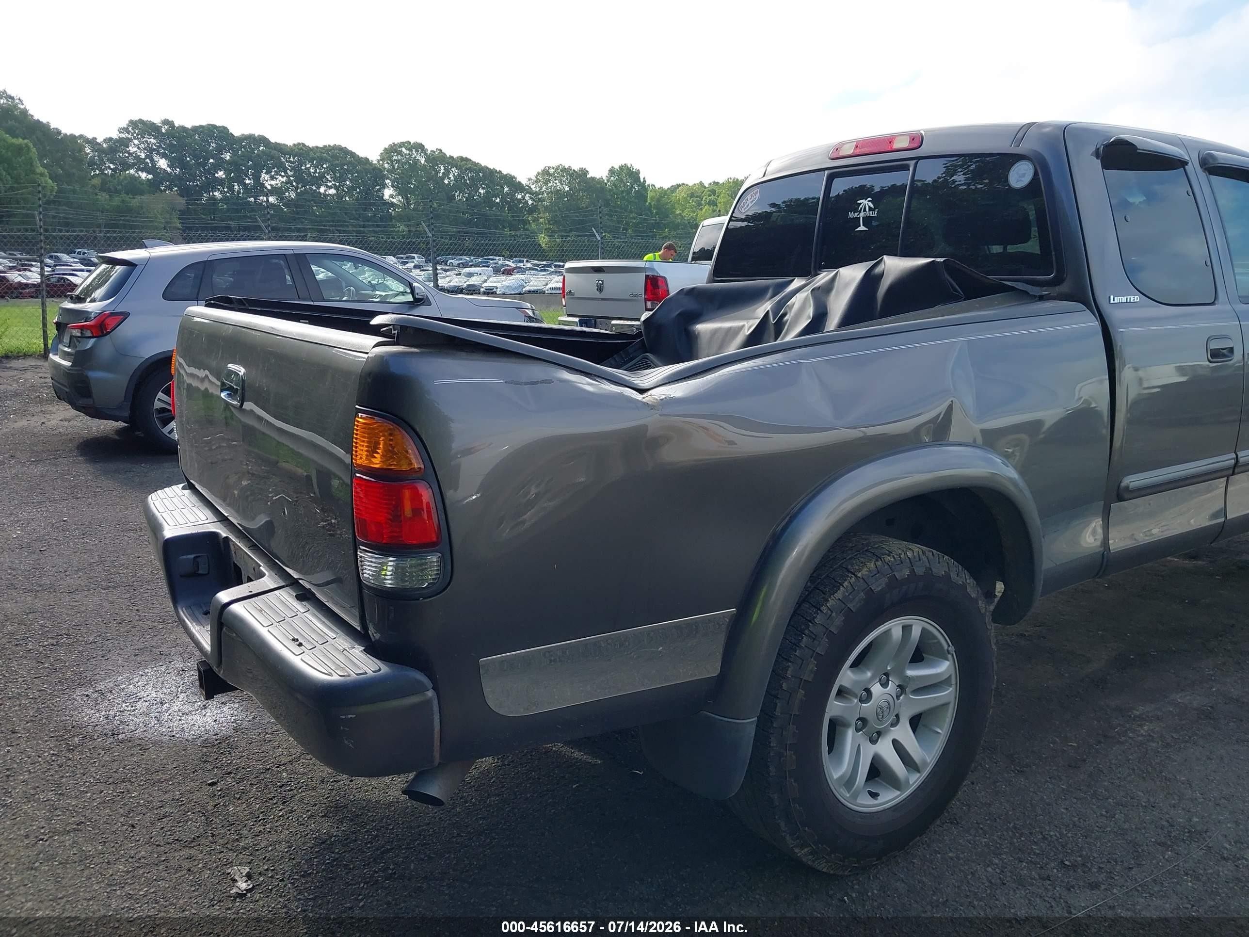 2004 Toyota Tundra Ltd V8 Silver vin: 5TBBT48104S441899