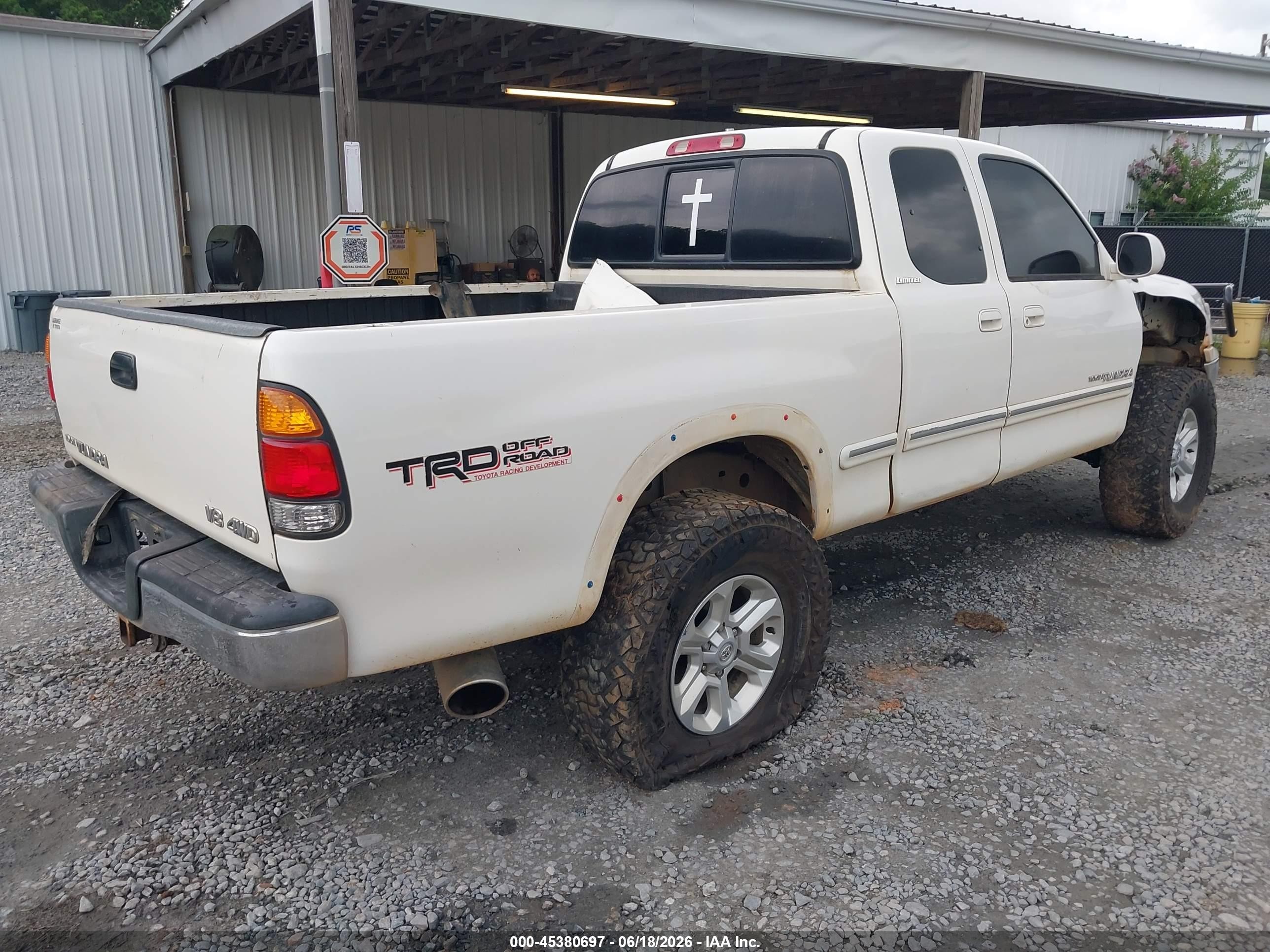 2000 Toyota Tundra Ltd V8 White vin: 5TBBT4810YS040486
