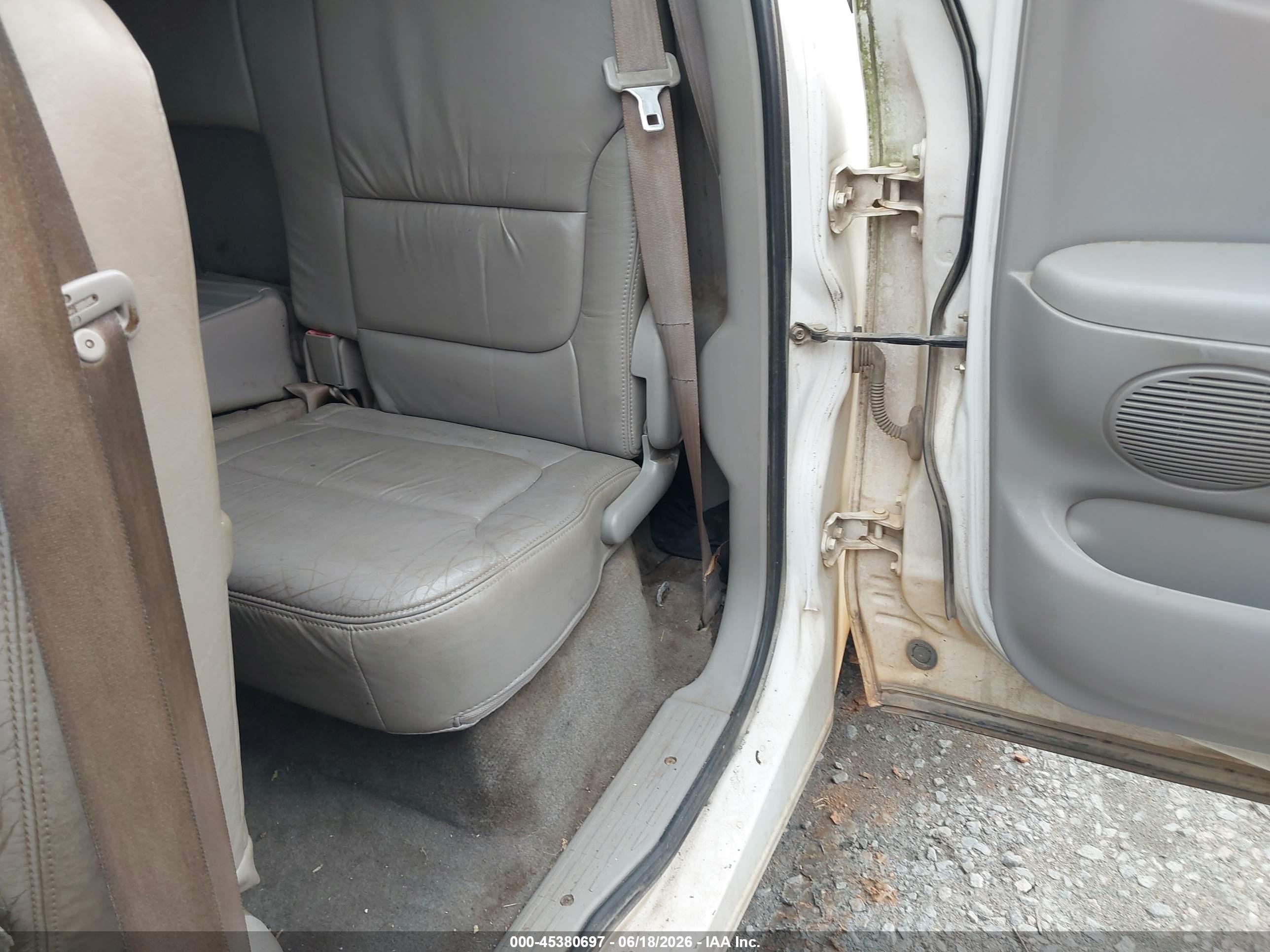 2000 Toyota Tundra Ltd V8 White vin: 5TBBT4810YS040486