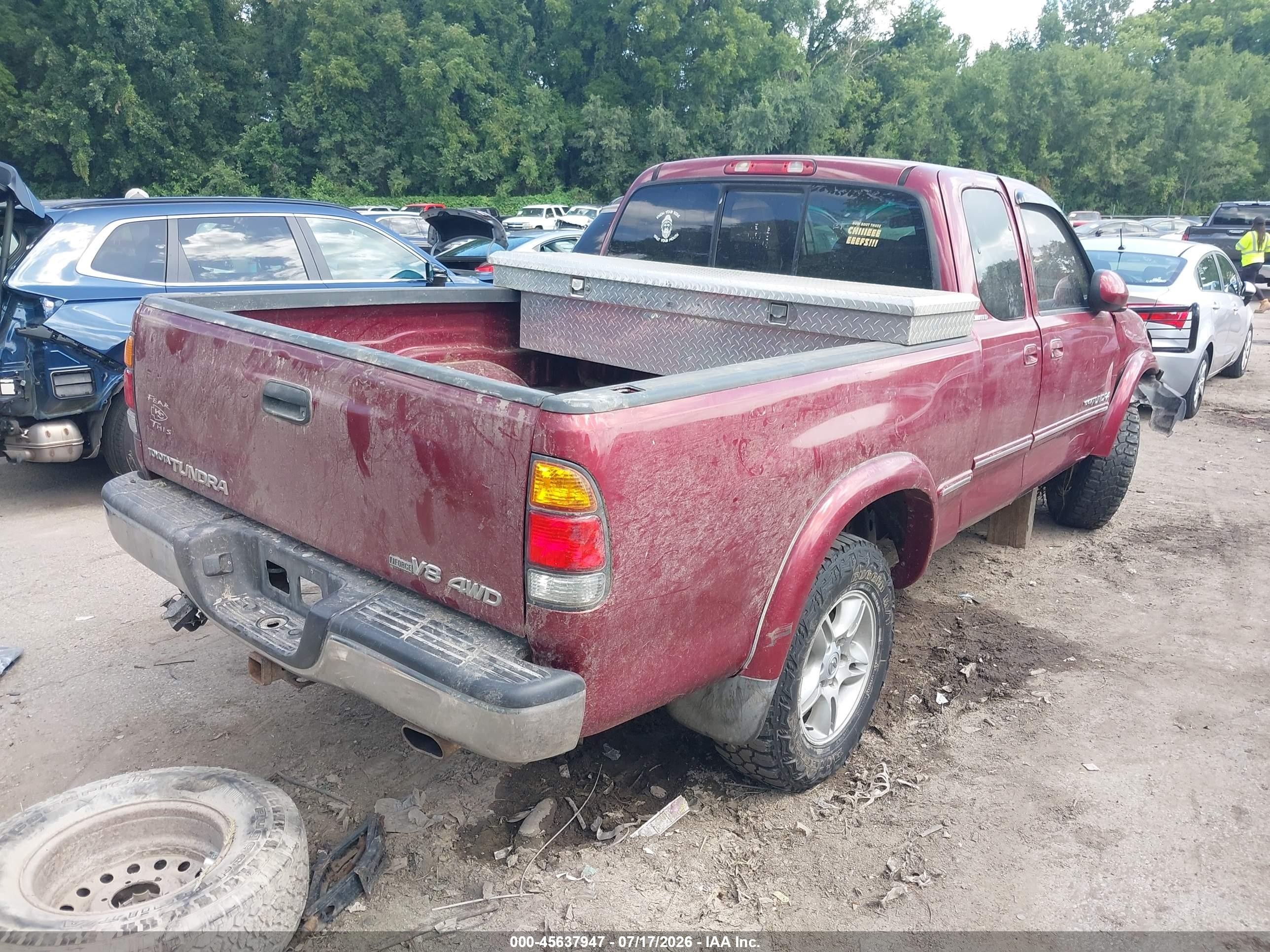 2001 Toyota Tundra Ltd V8 Red vin: 5TBBT48111S145057