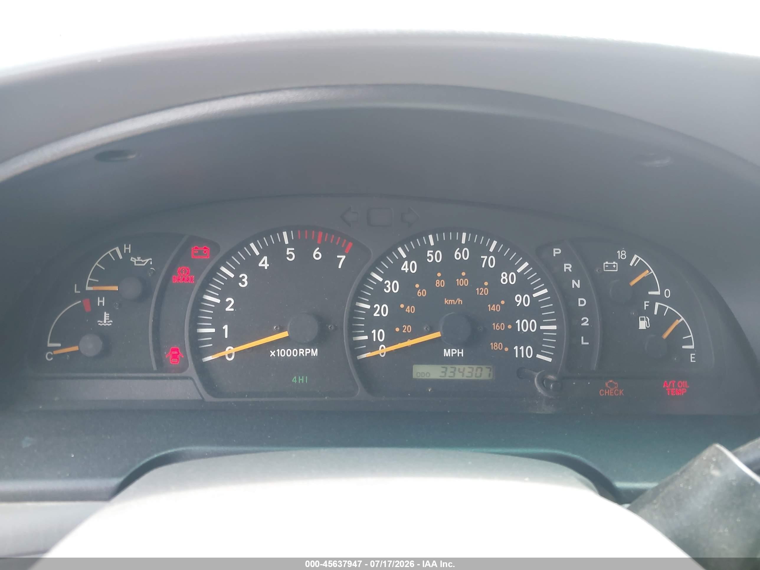 2001 Toyota Tundra Ltd V8 Red vin: 5TBBT48111S145057