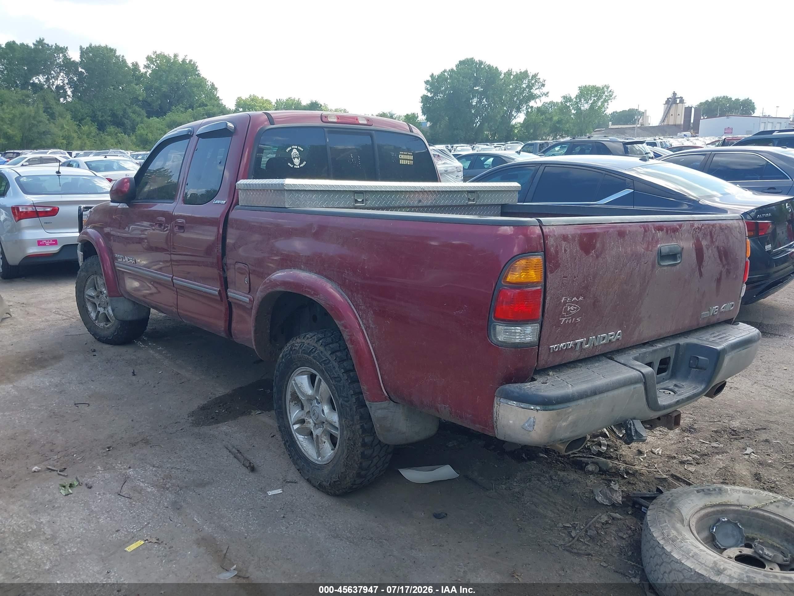 2001 Toyota Tundra Ltd V8 Red vin: 5TBBT48111S145057
