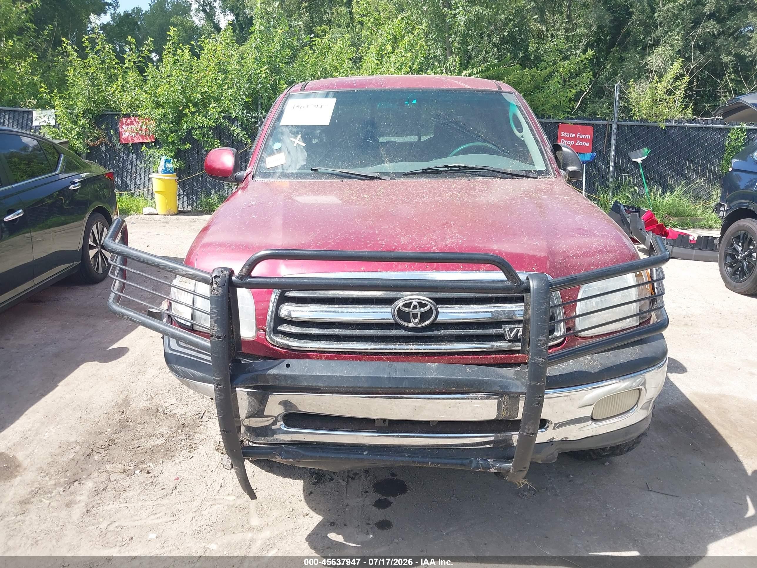 2001 Toyota Tundra Ltd V8 Red vin: 5TBBT48111S145057