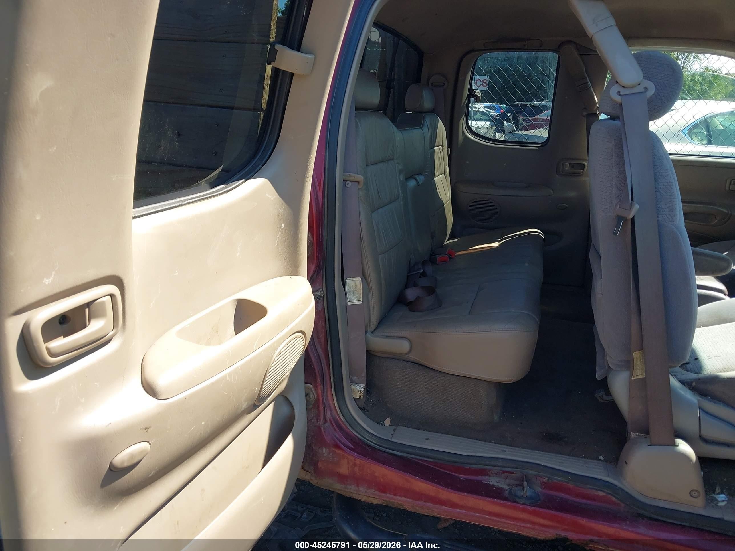 2001 Toyota Tundra Ltd Red vin: 5TBBT48131S201645