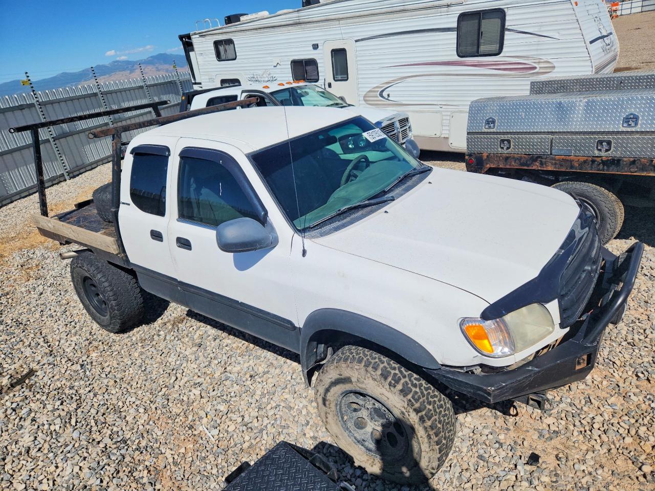 2000 Toyota Tundra Access Cab Limited White vin: 5TBBT4816YS089045