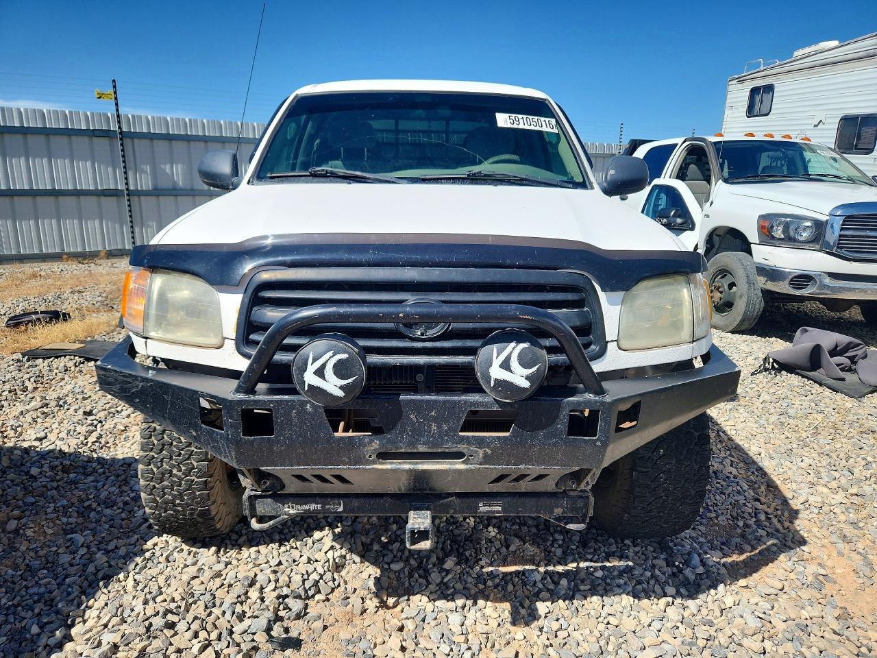 2000 Toyota Tundra Access Cab Limited White vin: 5TBBT4816YS089045
