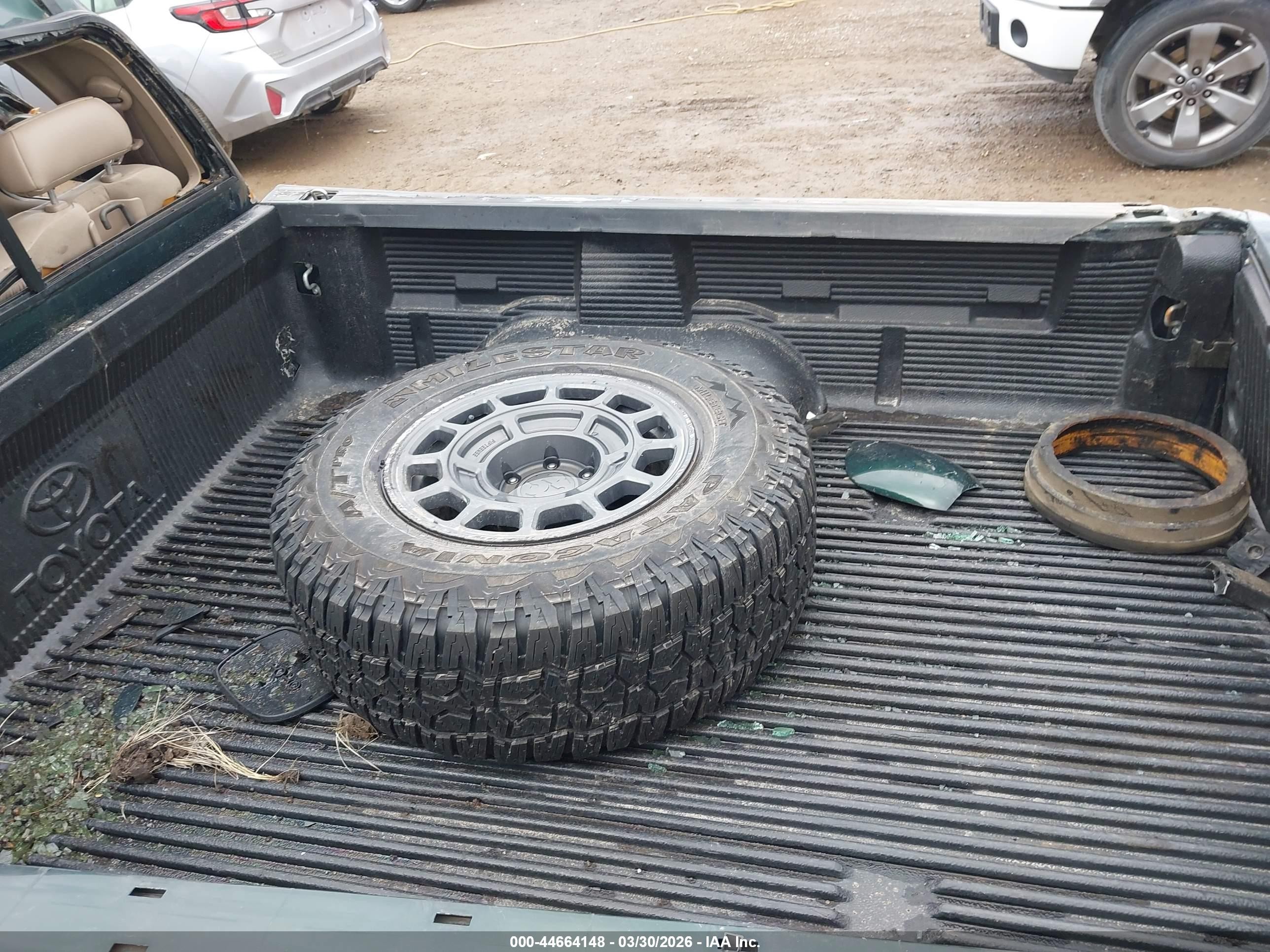 2001 Toyota Tundra Ltd V8 Зеленый vin: 5TBBT48191S187346