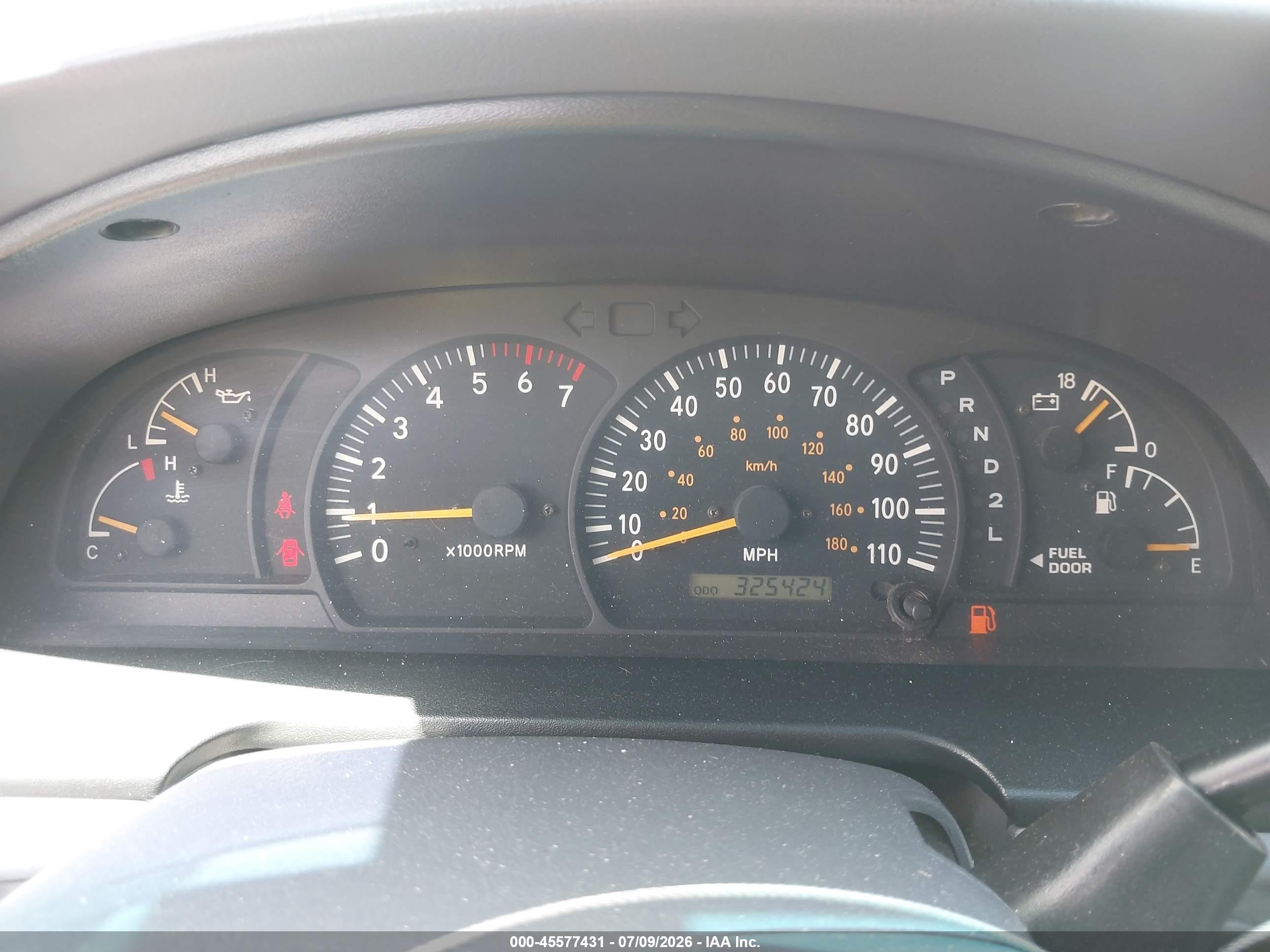 2002 Toyota Tundra Ltd V8 Белый vin: 5TBBT481X2S325364