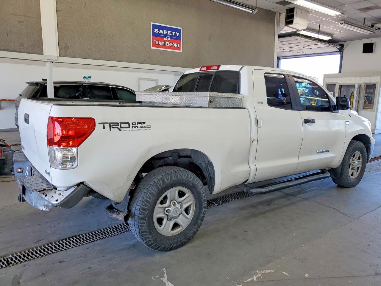 2007 Toyota Tundra Double Cab Sr5 White vin: 5TBBT54147S452629
