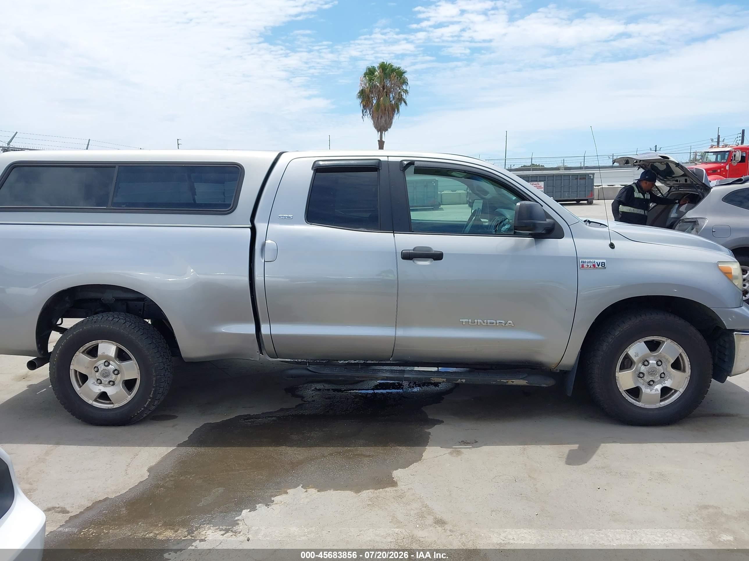 2007 Toyota Tundra Sr5 5.7l V8 Серебряный vin: 5TBBV54197S484874