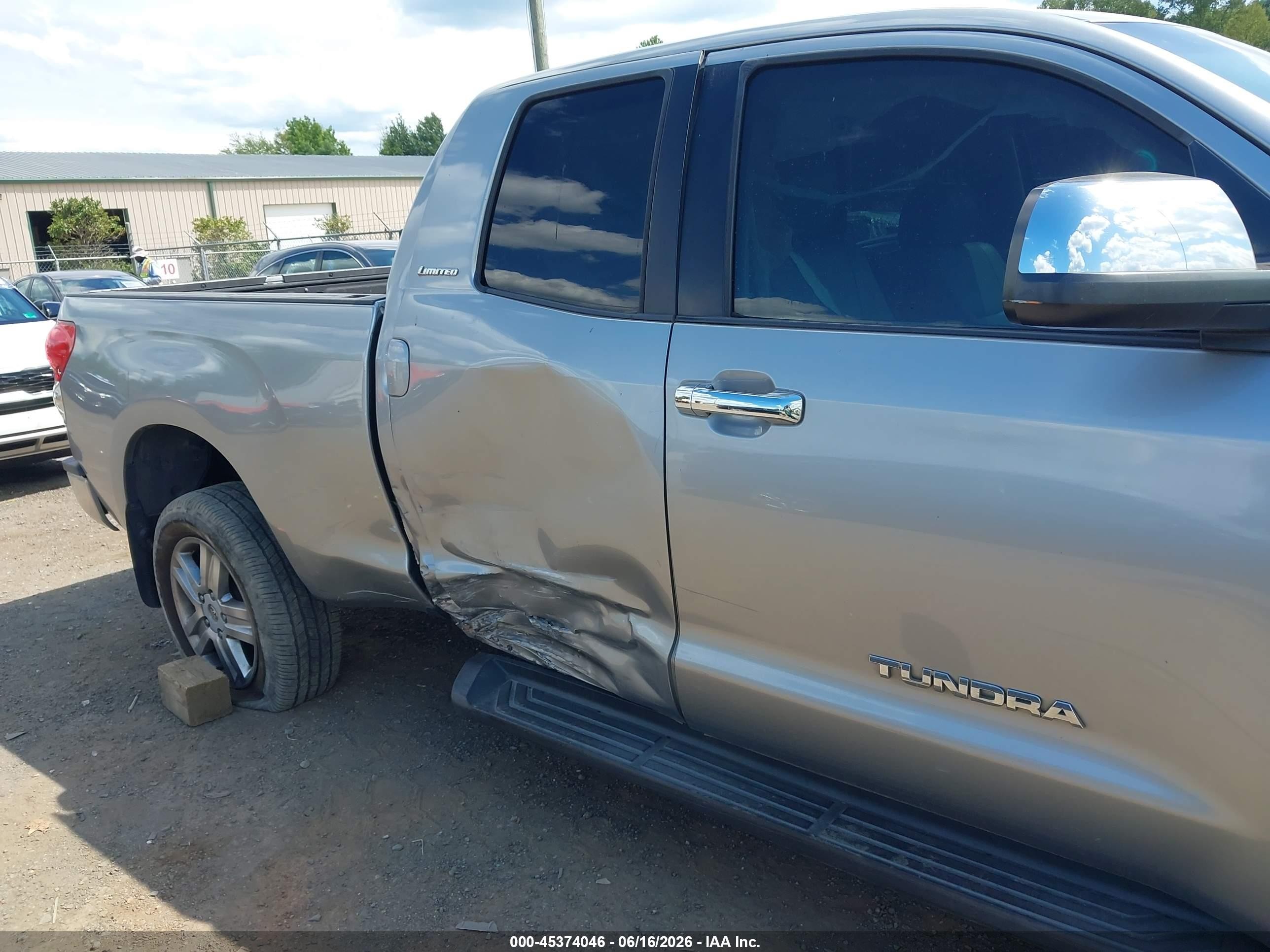 2007 Toyota Tundra Limited 5.7l V8 Серебряный vin: 5TBBV58127S482507