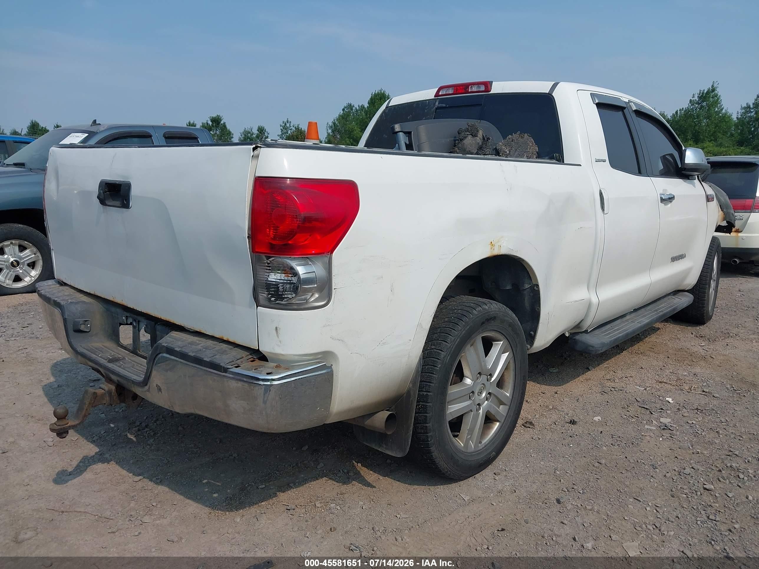 2007 Toyota Tundra Limited 5.7l V8 White vin: 5TBBV581X7S476437