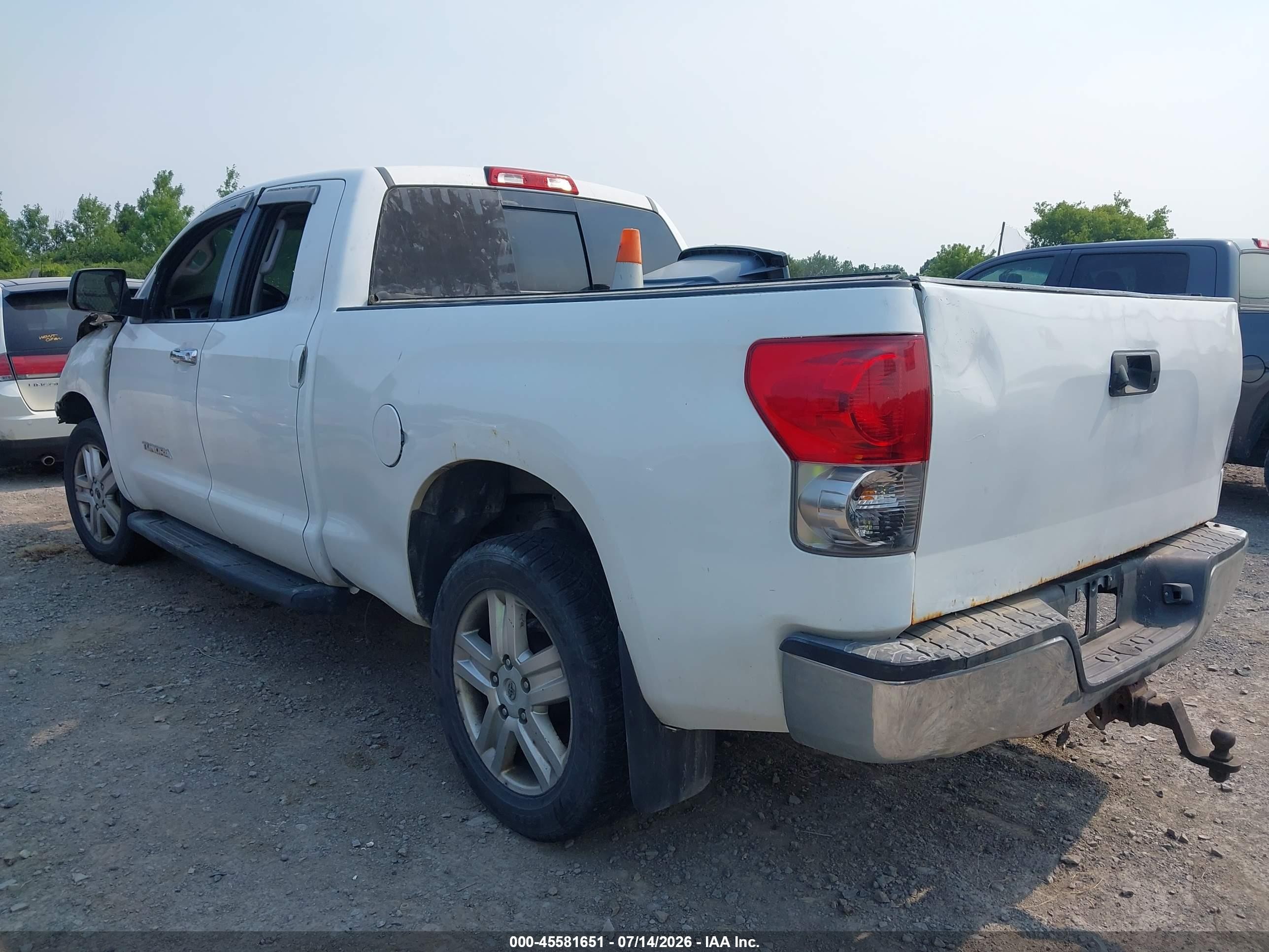 2007 Toyota Tundra Limited 5.7l V8 White vin: 5TBBV581X7S476437
