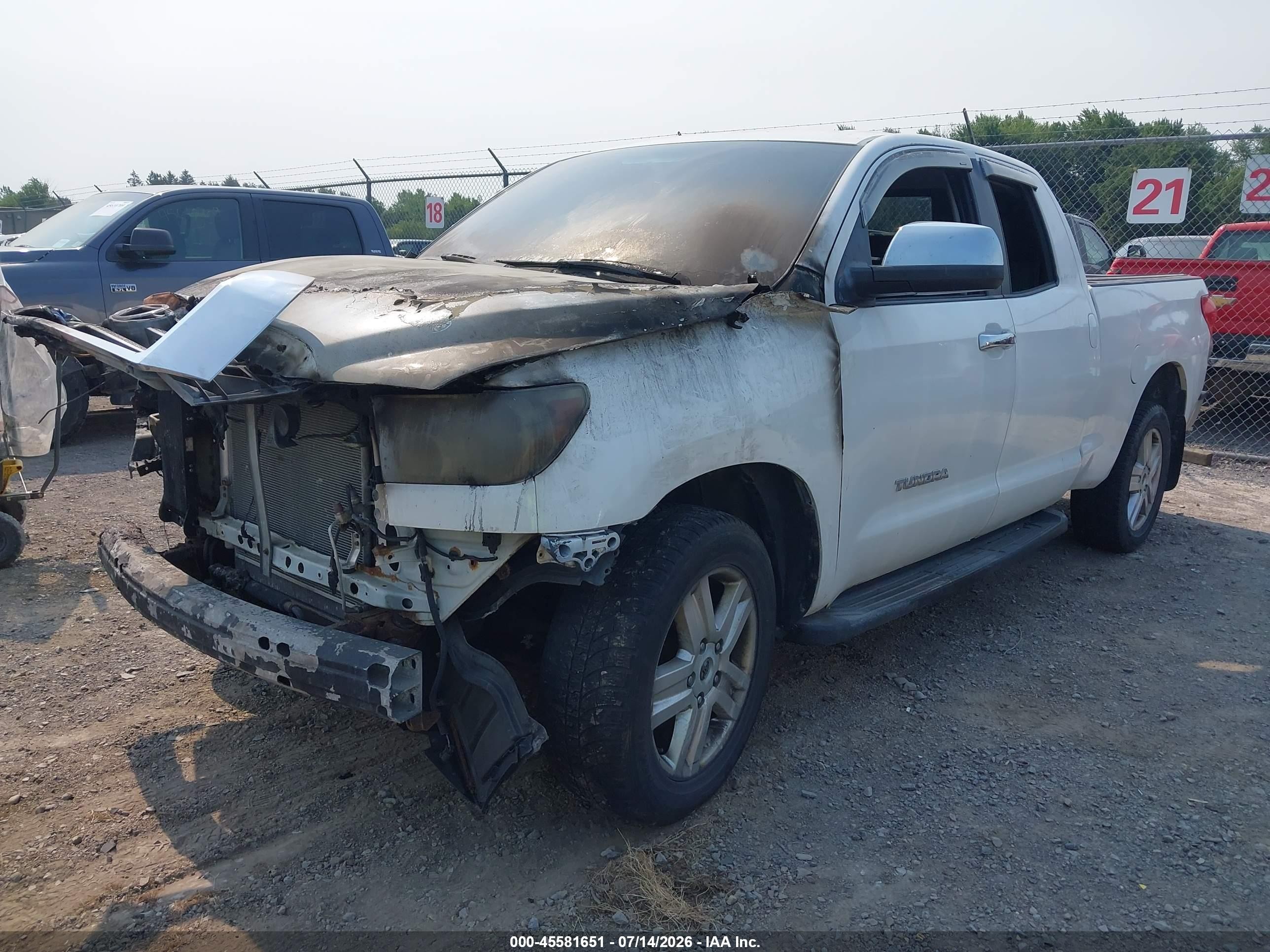 2007 Toyota Tundra Limited 5.7l V8 White vin: 5TBBV581X7S476437