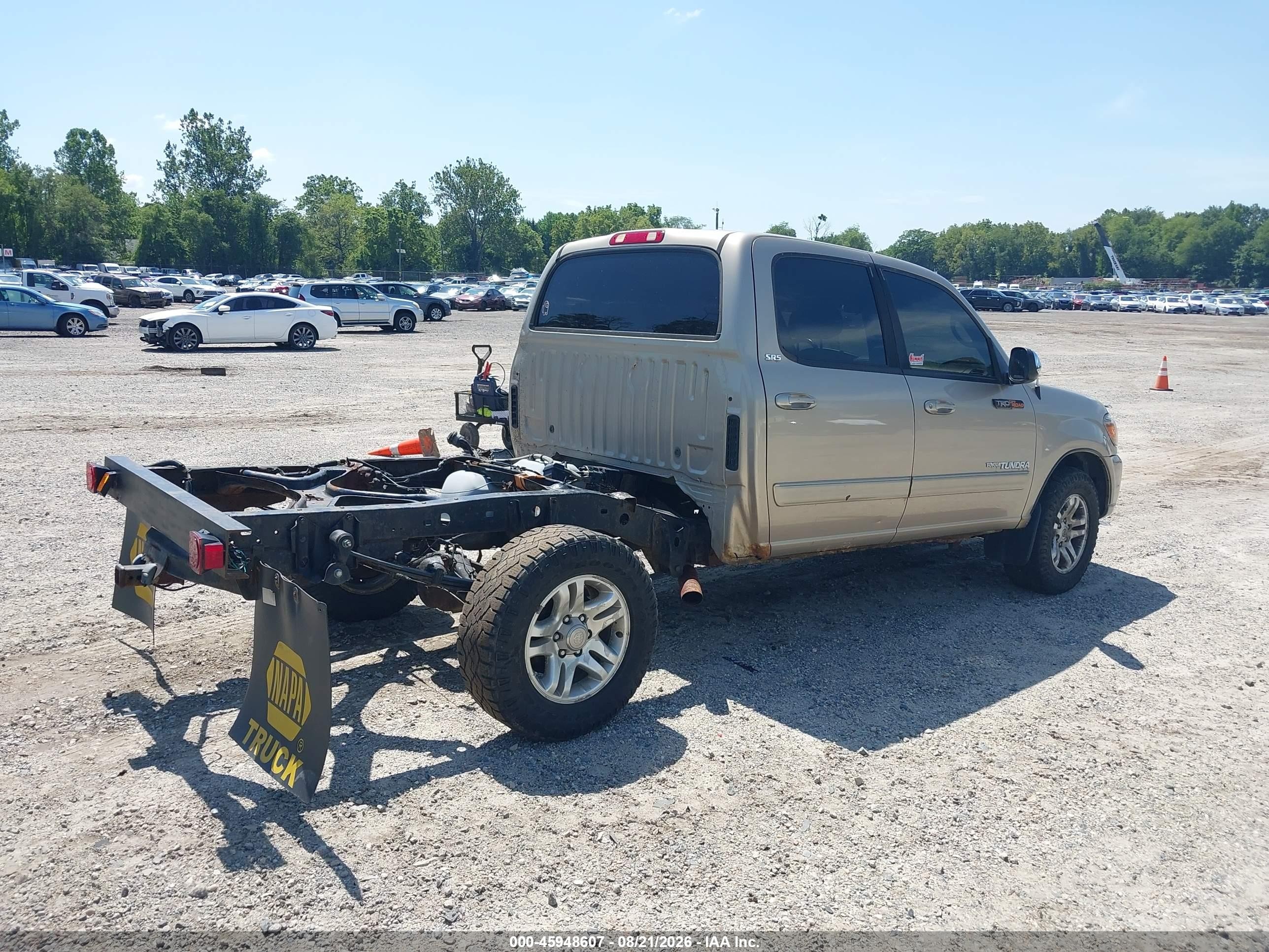 2004 Toyota Tundra Sr5 V8 Beige vin: 5TBDT44104S445191