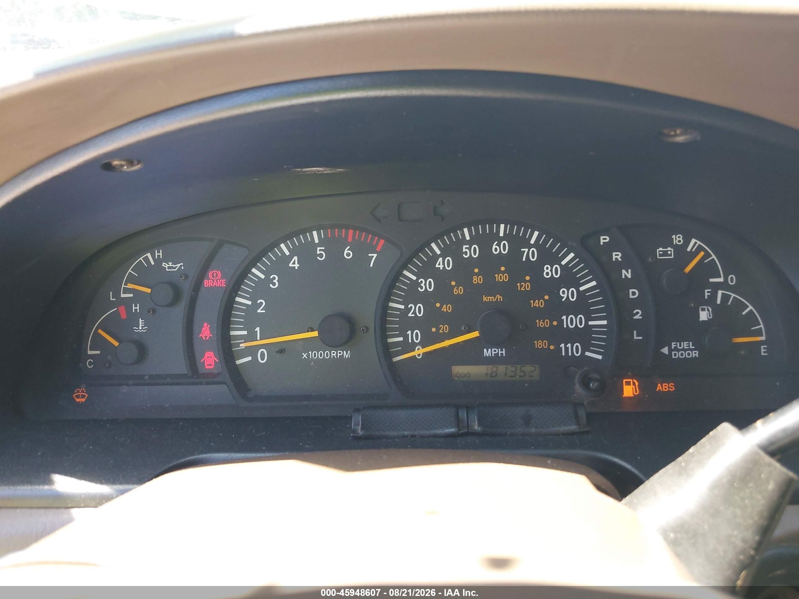 2004 Toyota Tundra Sr5 V8 Beige vin: 5TBDT44104S445191