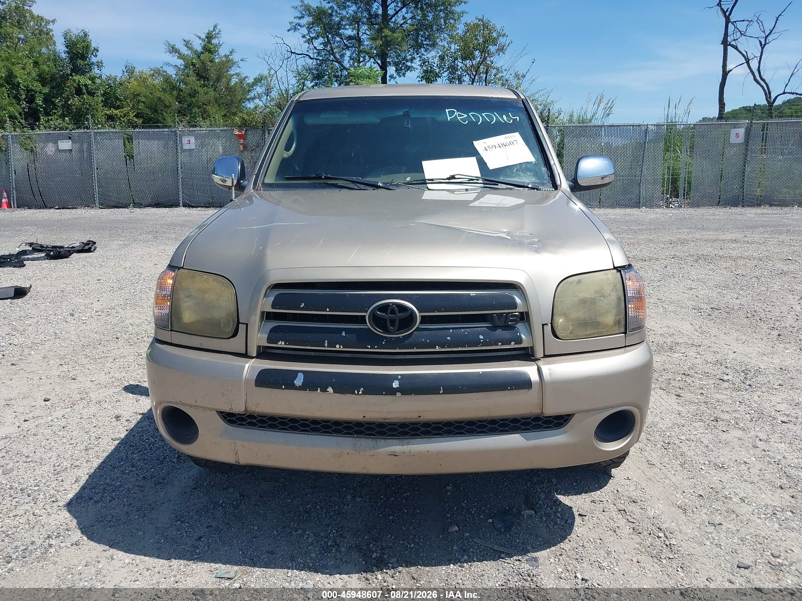 2004 Toyota Tundra Sr5 V8 Beige vin: 5TBDT44104S445191