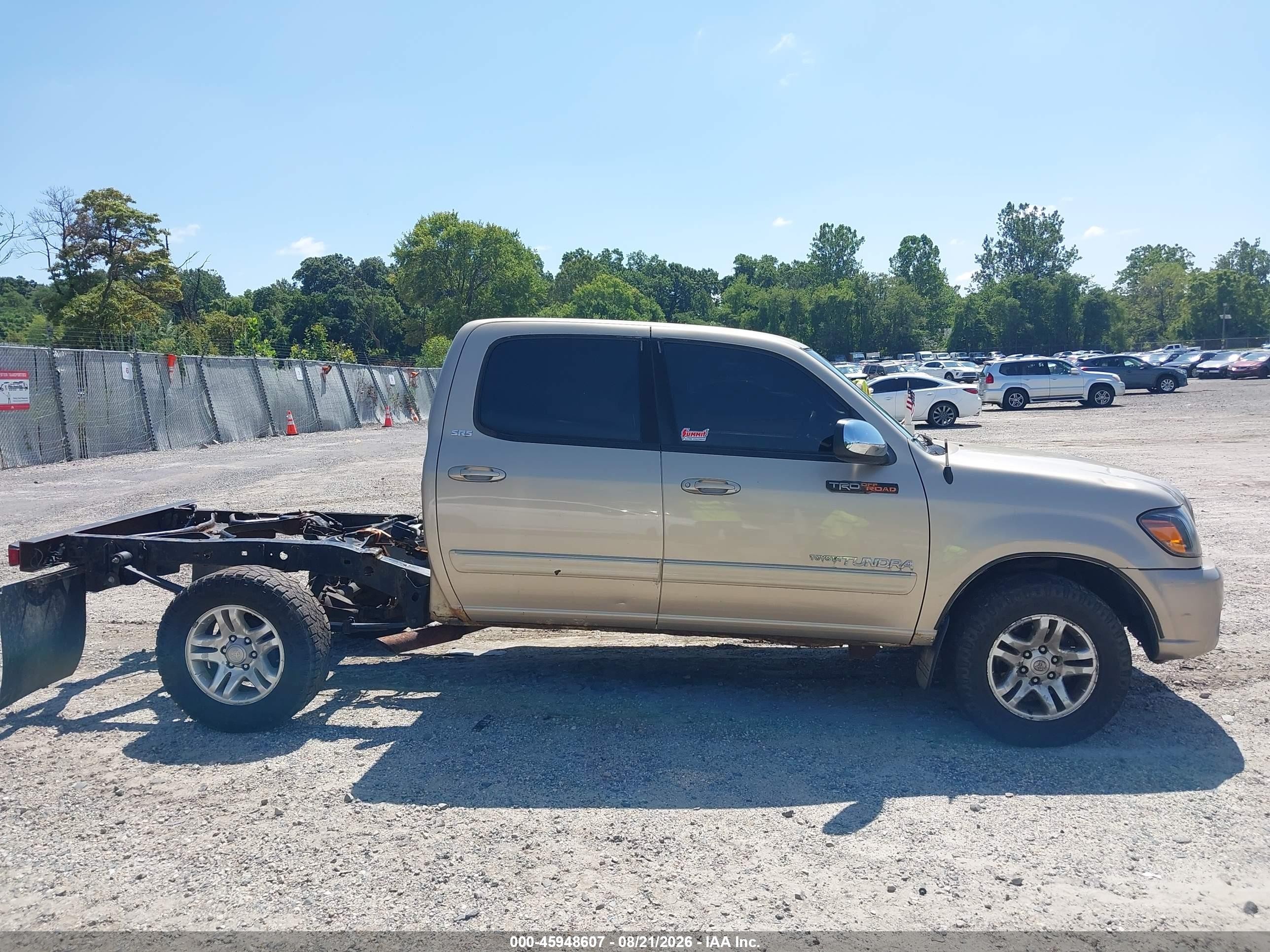 2004 Toyota Tundra Sr5 V8 Beige vin: 5TBDT44104S445191