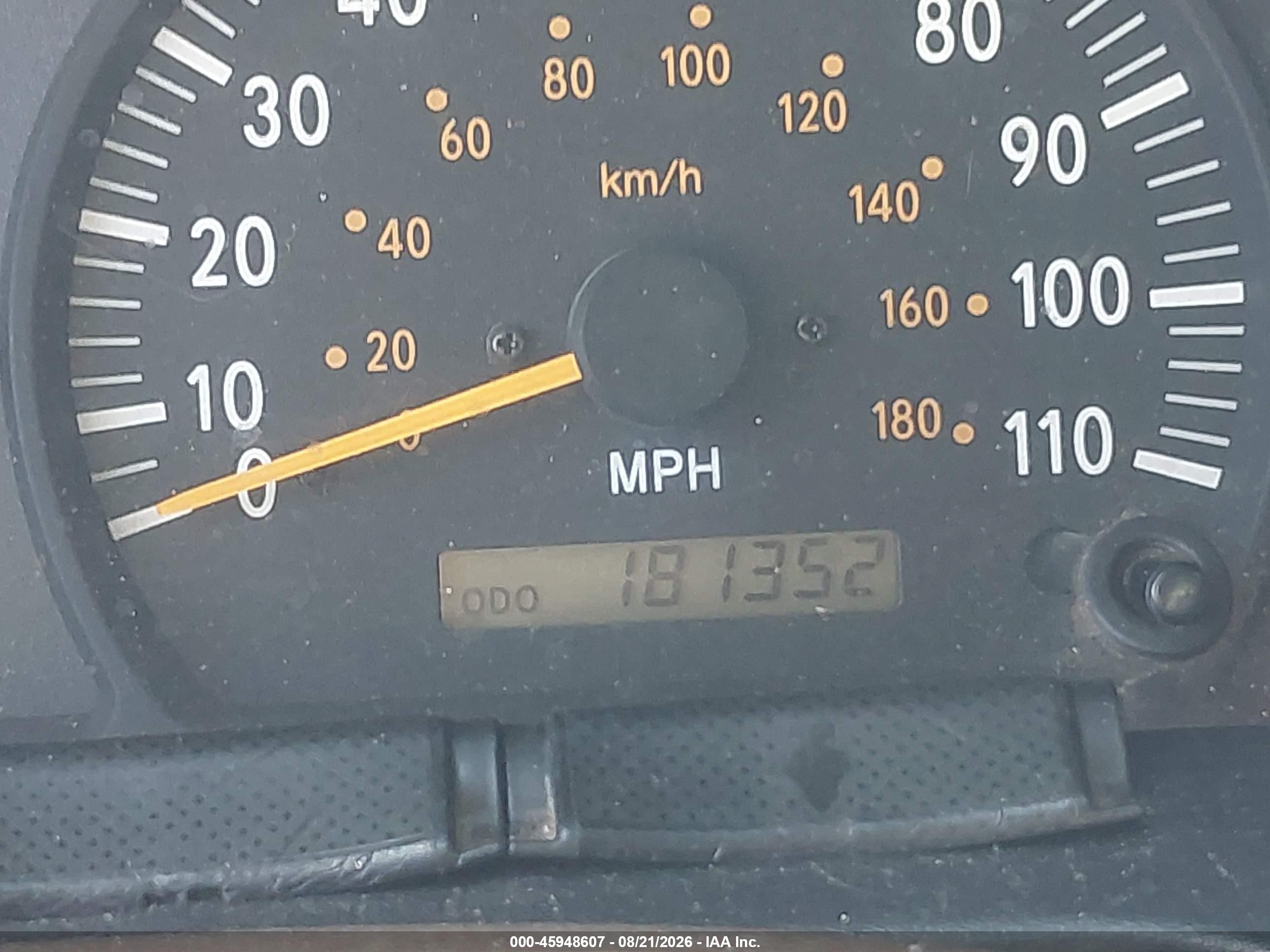 2004 Toyota Tundra Sr5 V8 Beige vin: 5TBDT44104S445191