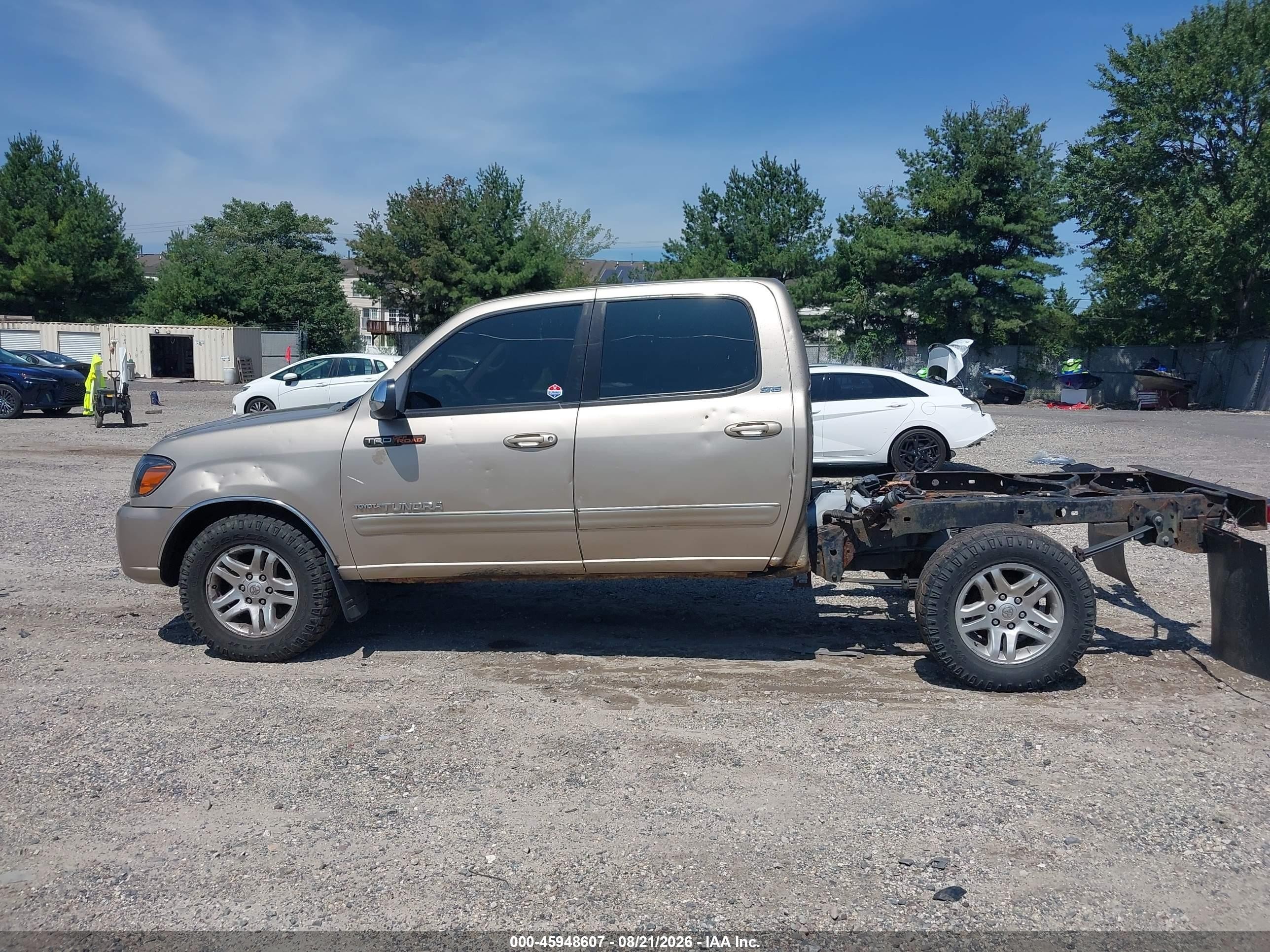 2004 Toyota Tundra Sr5 V8 Beige vin: 5TBDT44104S445191