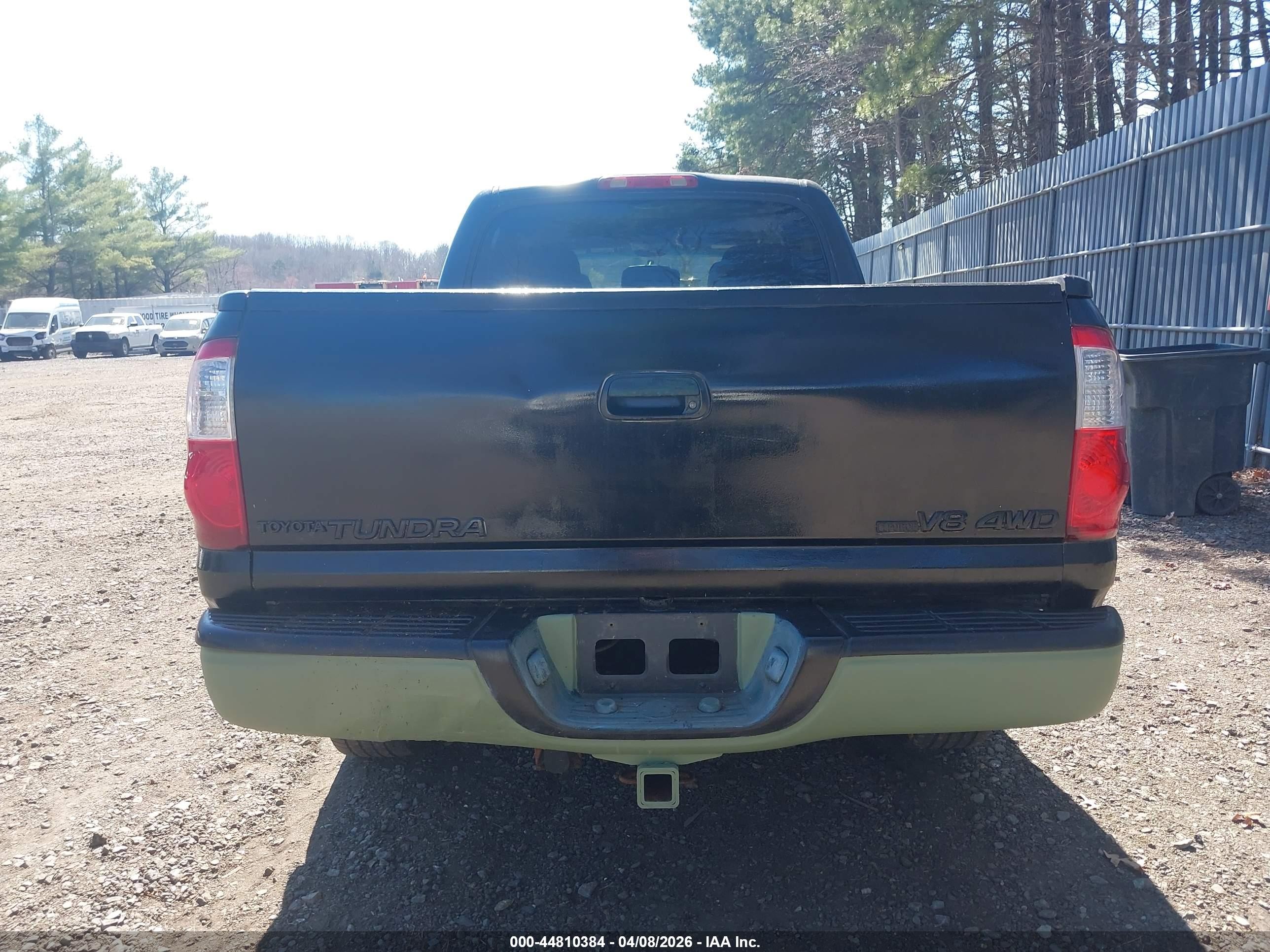 2004 Toyota Tundra Sr5 V8 Black vin: 5TBDT44104S456160