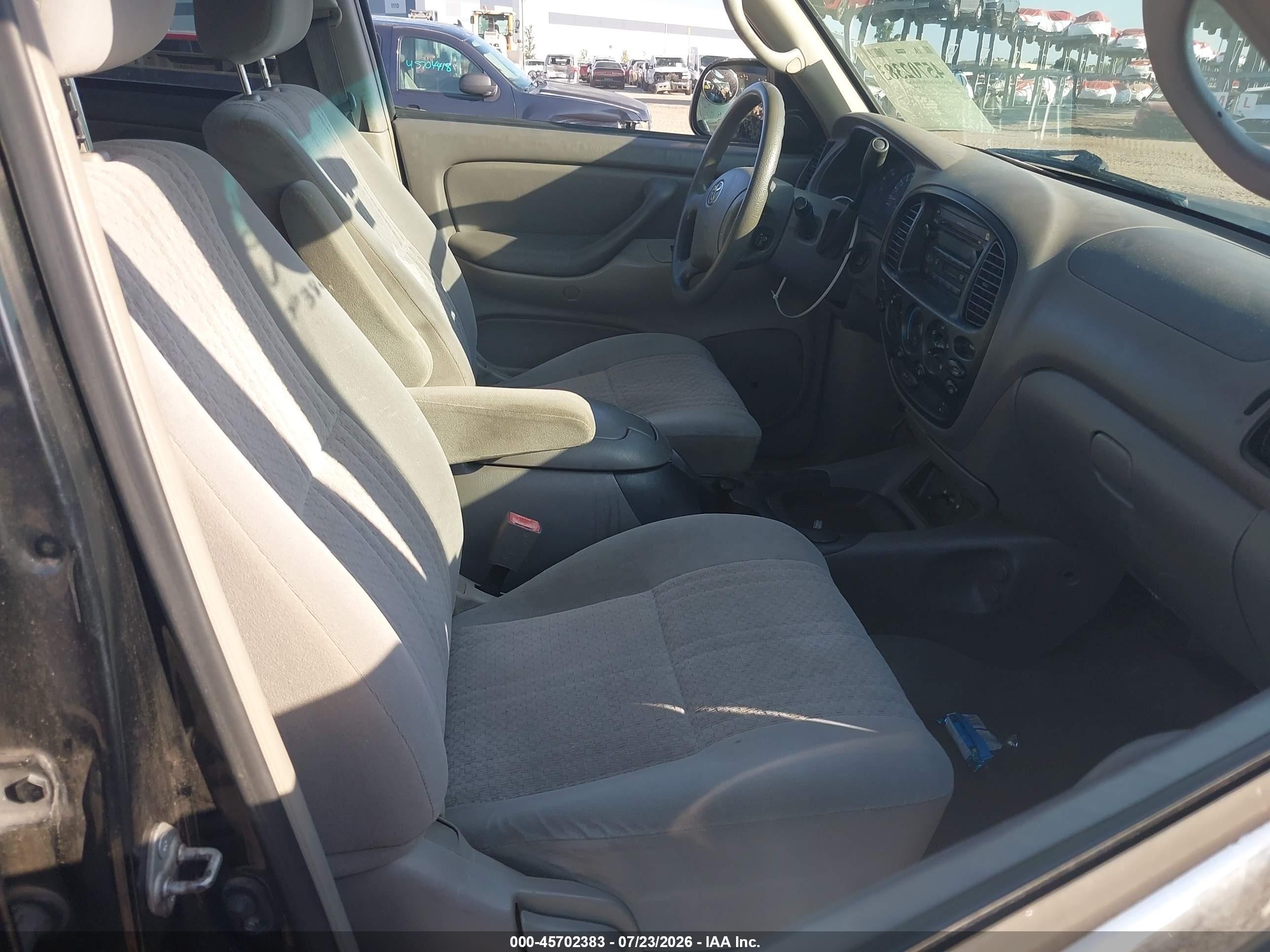 2004 Toyota Tundra Sr5 V8 Black vin: 5TBDT44104S456935