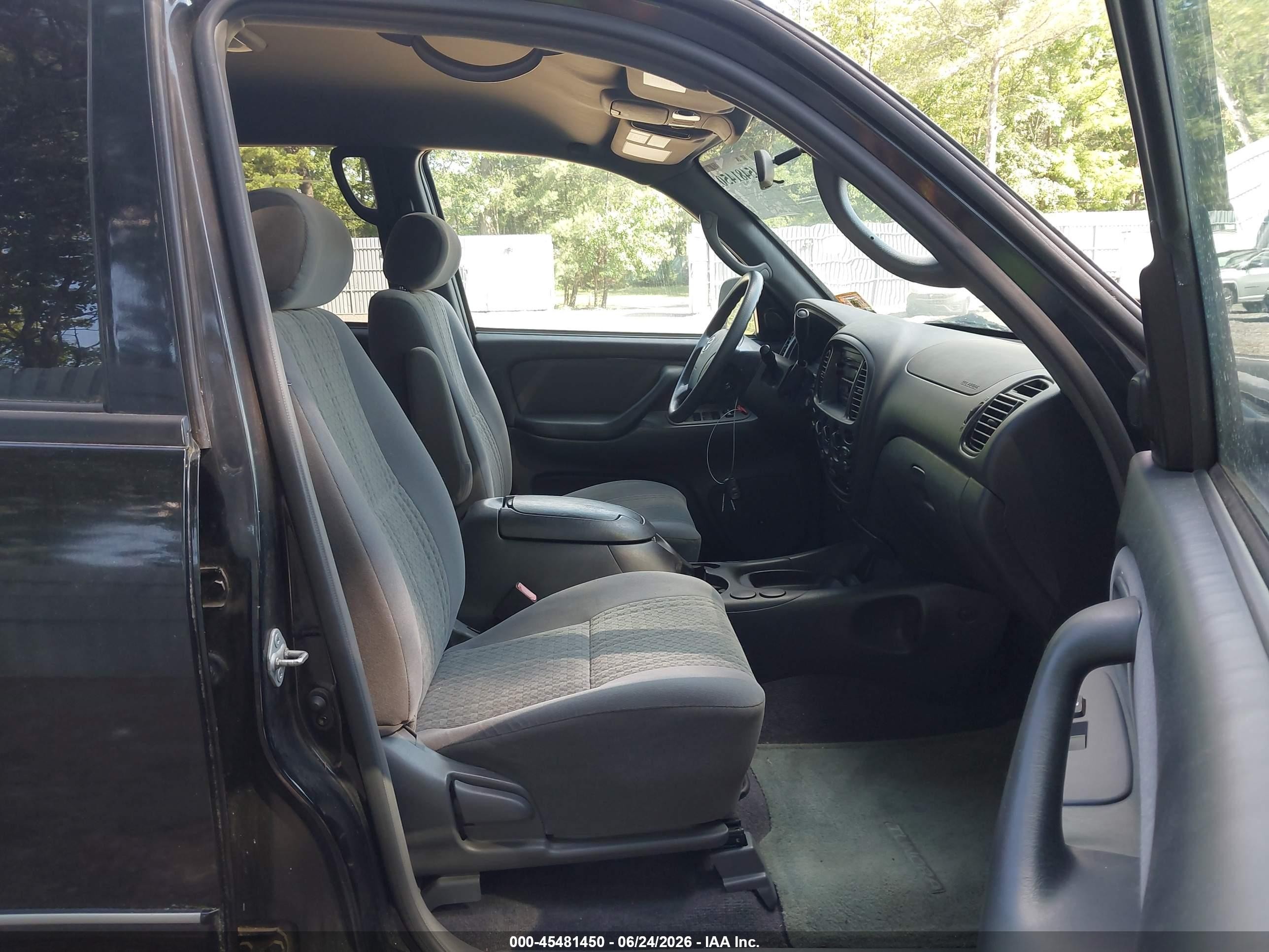 2004 Toyota Tundra Sr5 V8 Black vin: 5TBDT44104S466140