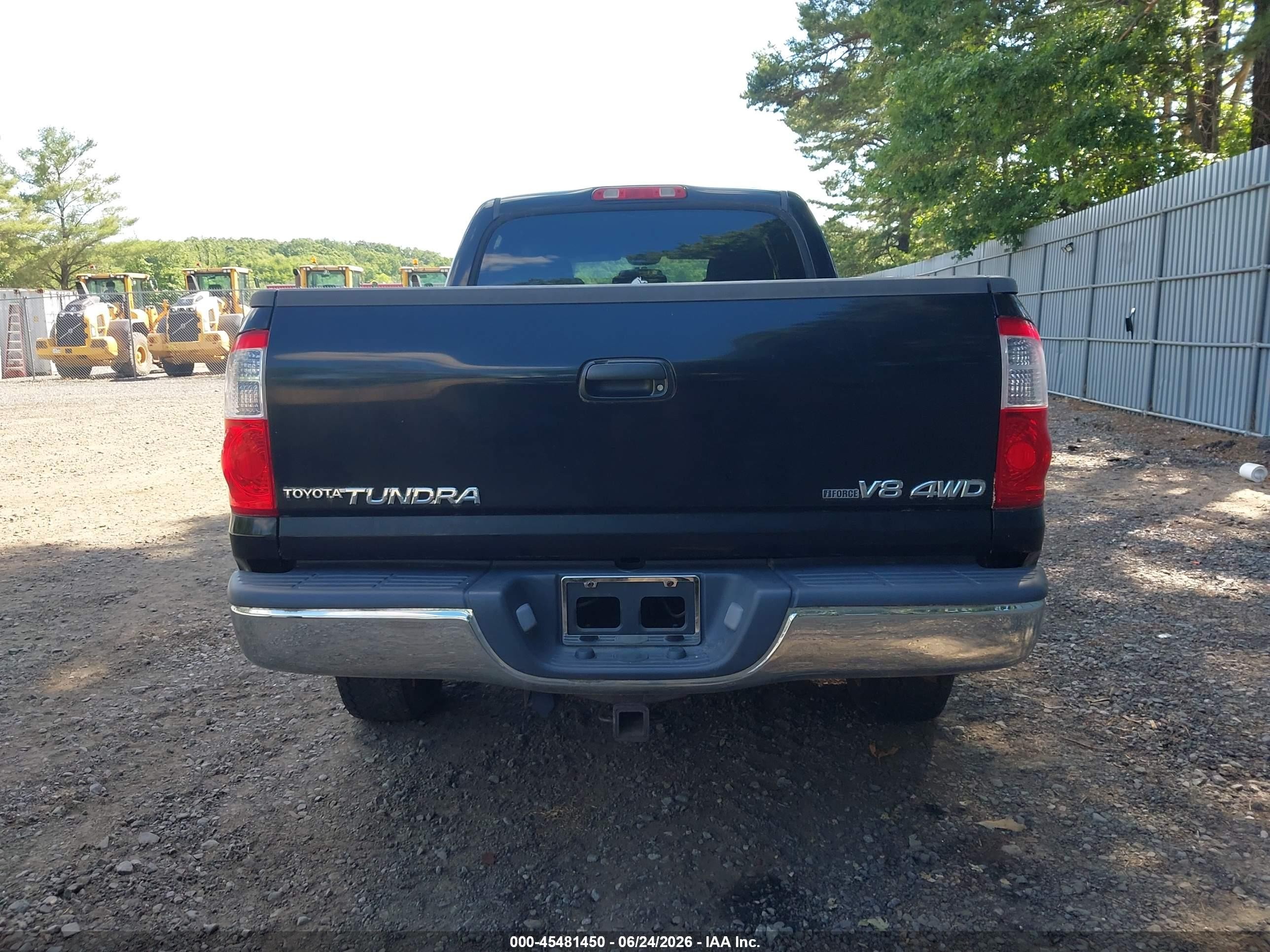 2004 Toyota Tundra Sr5 V8 Black vin: 5TBDT44104S466140