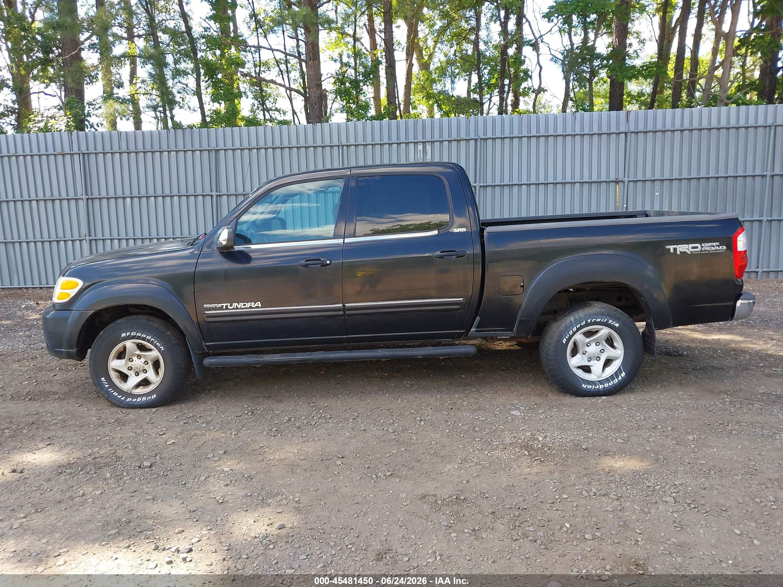2004 Toyota Tundra Sr5 V8 Black vin: 5TBDT44104S466140