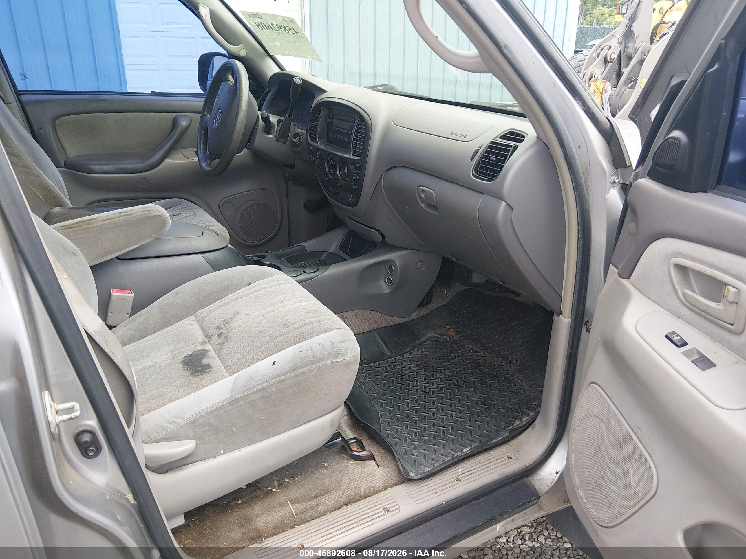 2005 Toyota Tundra Sr5 V8 Серебряный vin: 5TBDT44105S474286