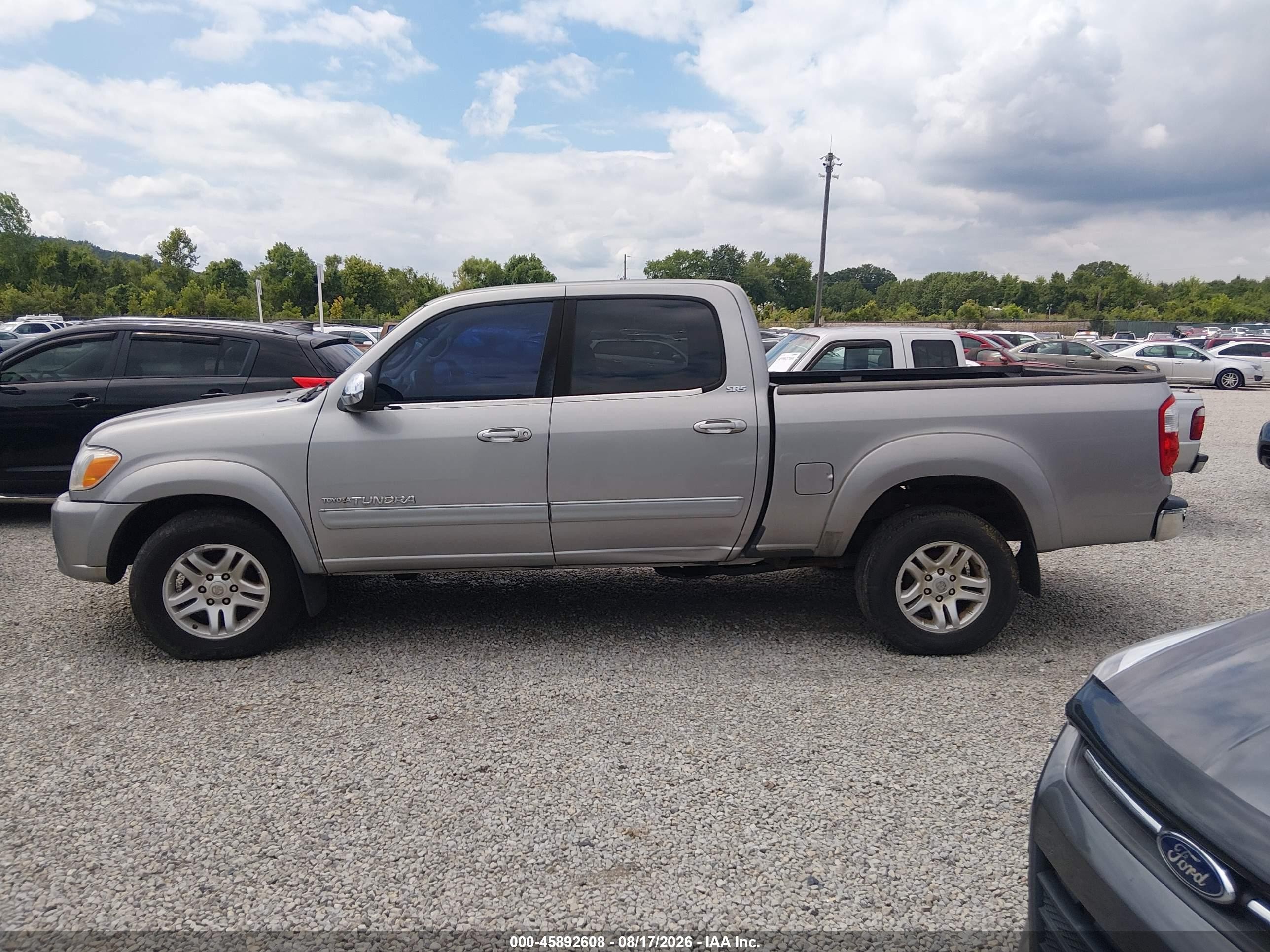 2005 Toyota Tundra Sr5 V8 Серебряный vin: 5TBDT44105S474286