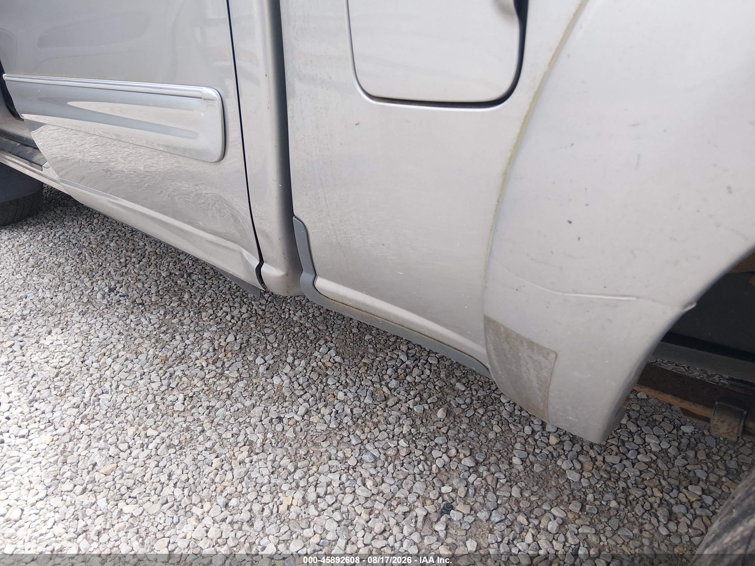 2005 Toyota Tundra Sr5 V8 Серебряный vin: 5TBDT44105S474286