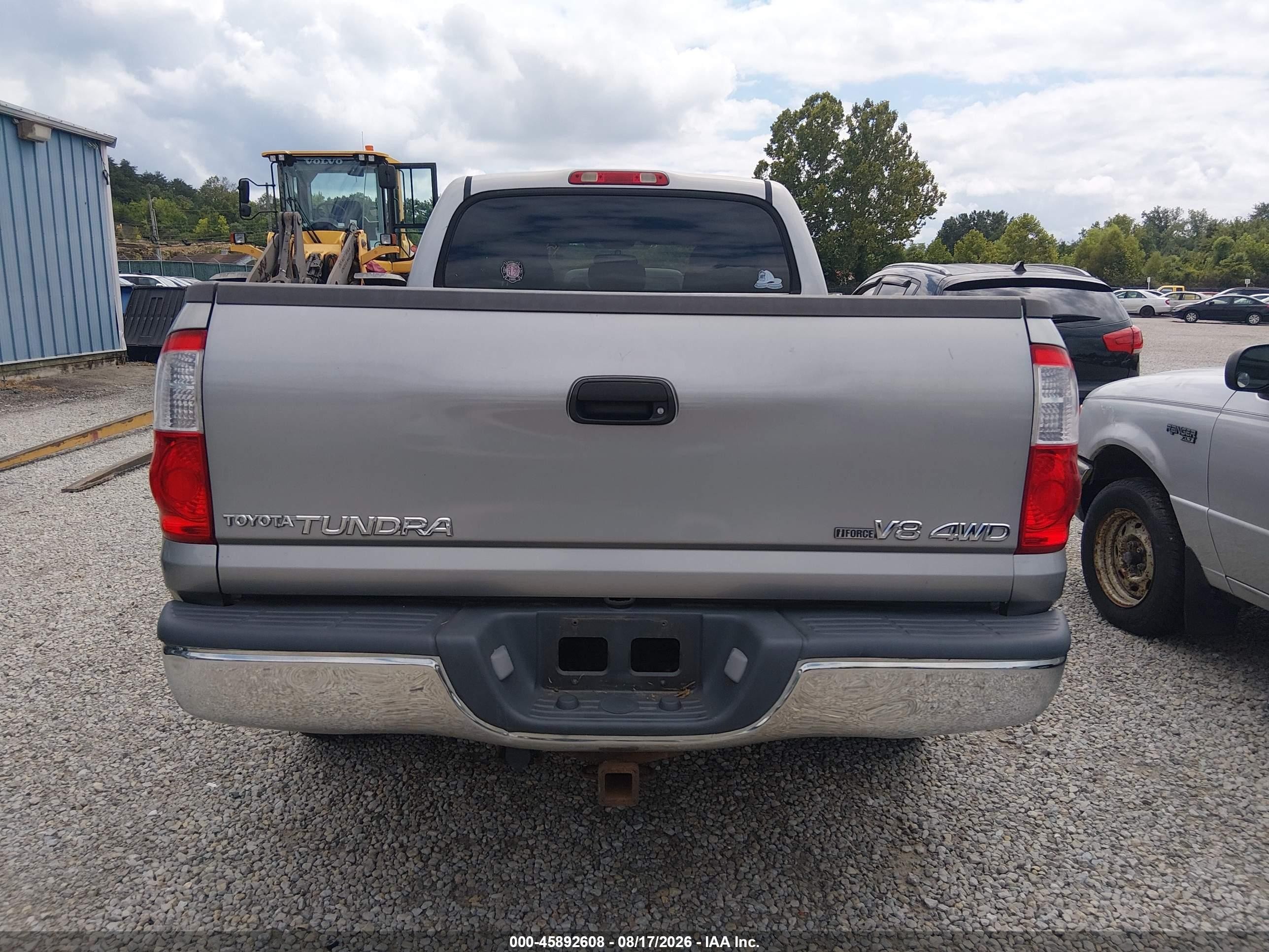 2005 Toyota Tundra Sr5 V8 Серебряный vin: 5TBDT44105S474286