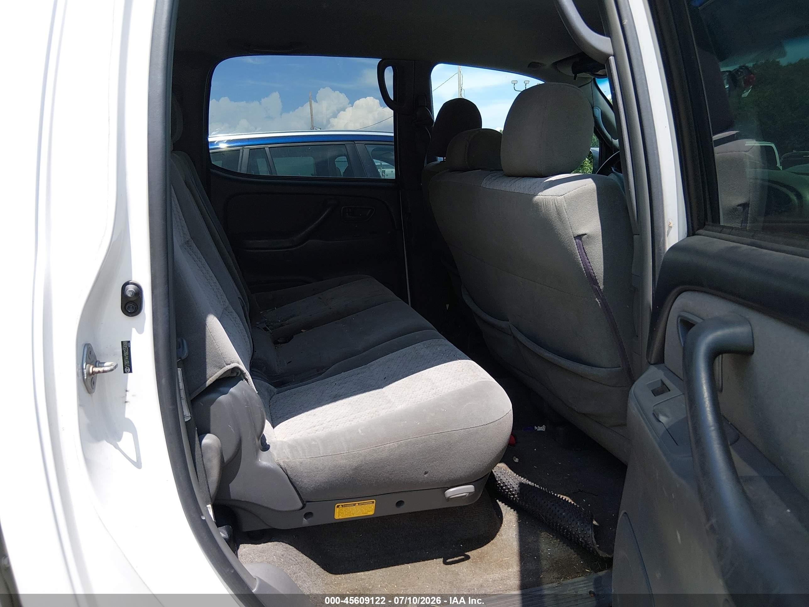 2006 Toyota Tundra Sr5 V8 White vin: 5TBDT44106S554088