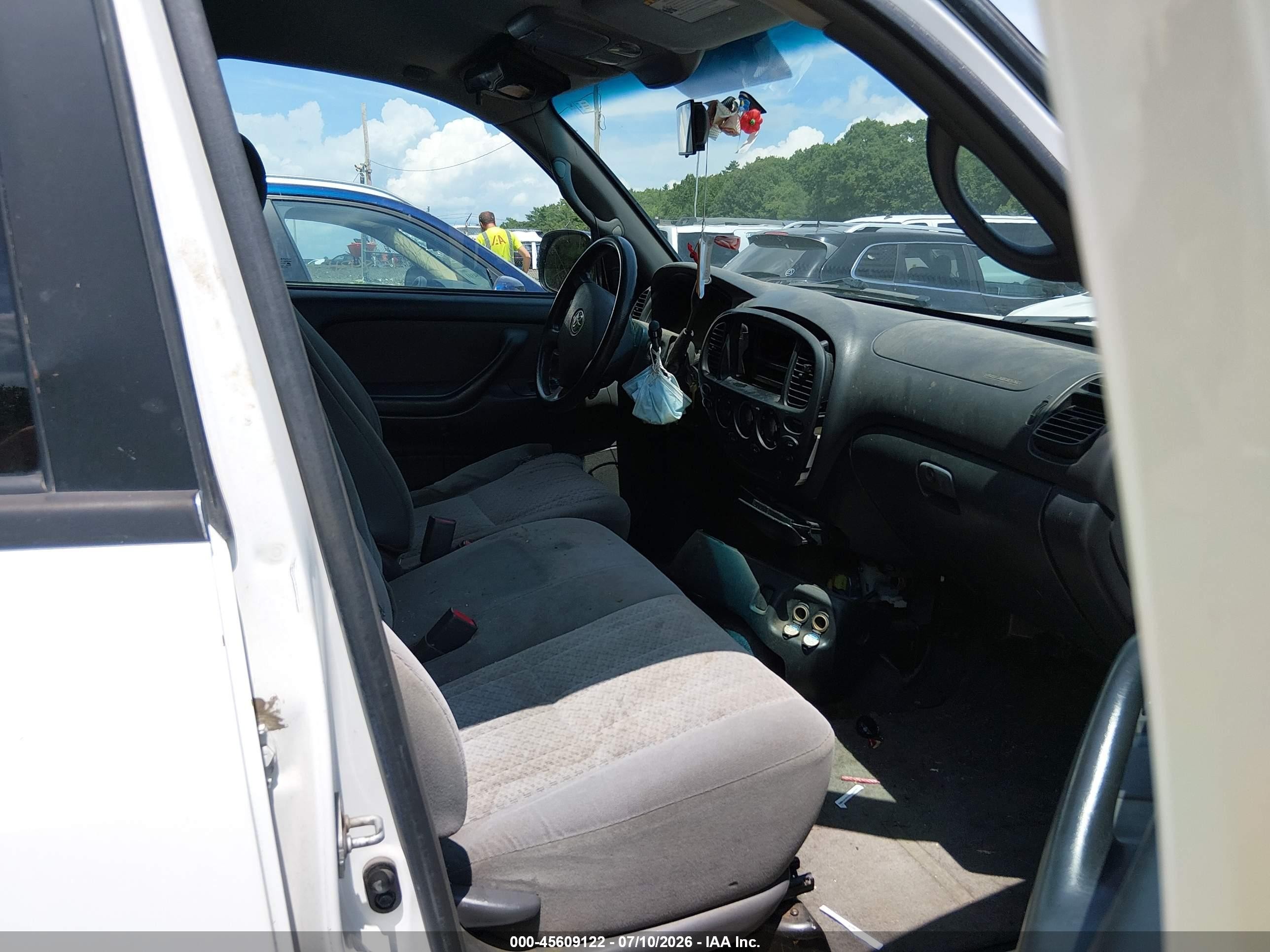 2006 Toyota Tundra Sr5 V8 White vin: 5TBDT44106S554088
