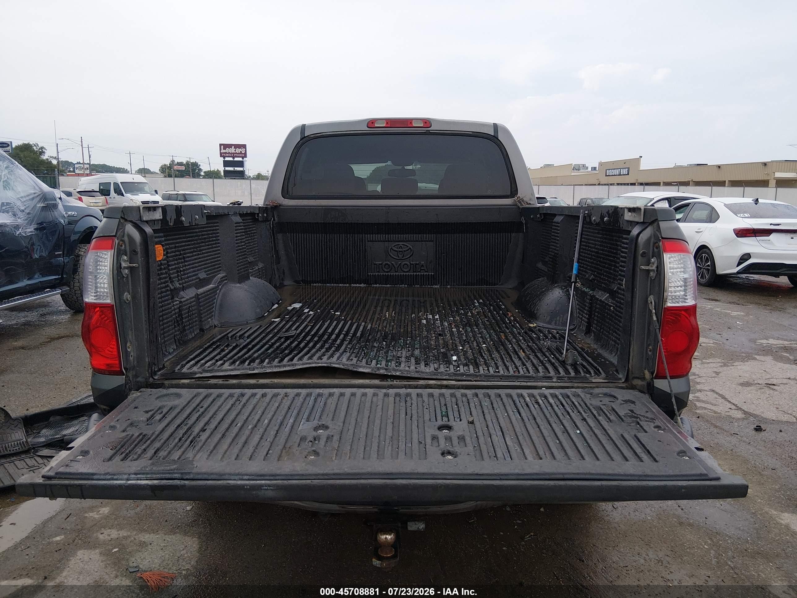 2004 Toyota Tundra Sr5 V8 Серый vin: 5TBDT44114S440310