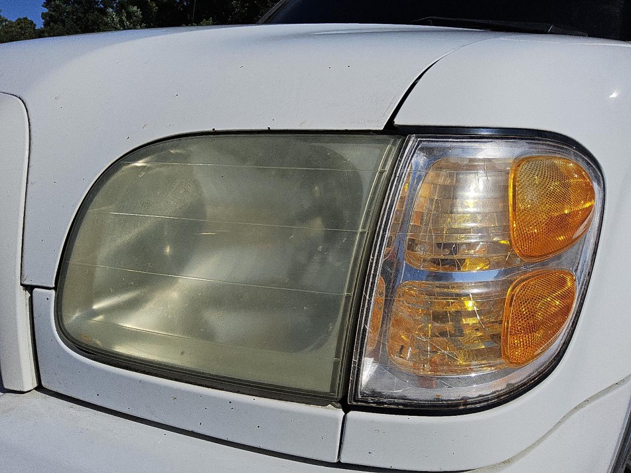2004 Toyota Tundra Double Cab Sr5 Белый vin: 5TBDT44114S460458 Damage: Left Head Lamp, Cracked, Replacement Required