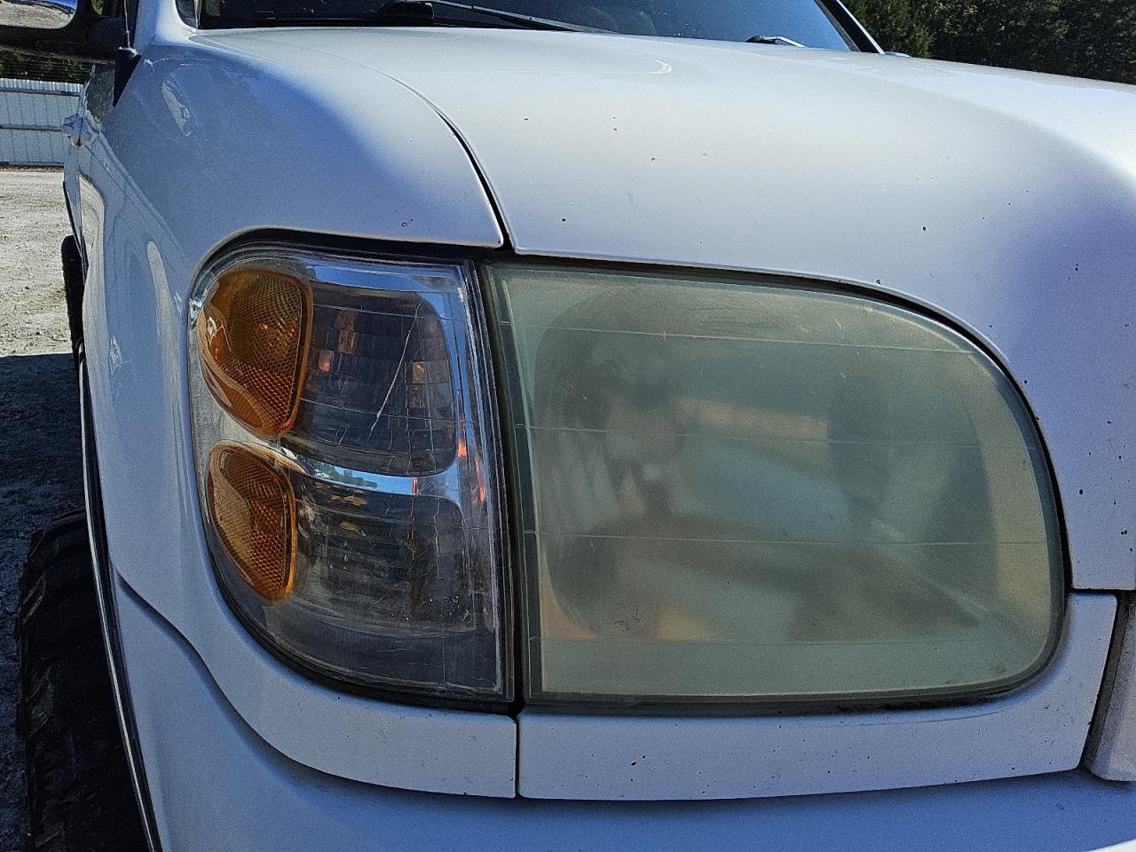 2004 Toyota Tundra Double Cab Sr5 Белый vin: 5TBDT44114S460458 Damage: Right Head Lamp, Cracked, Replacement Required