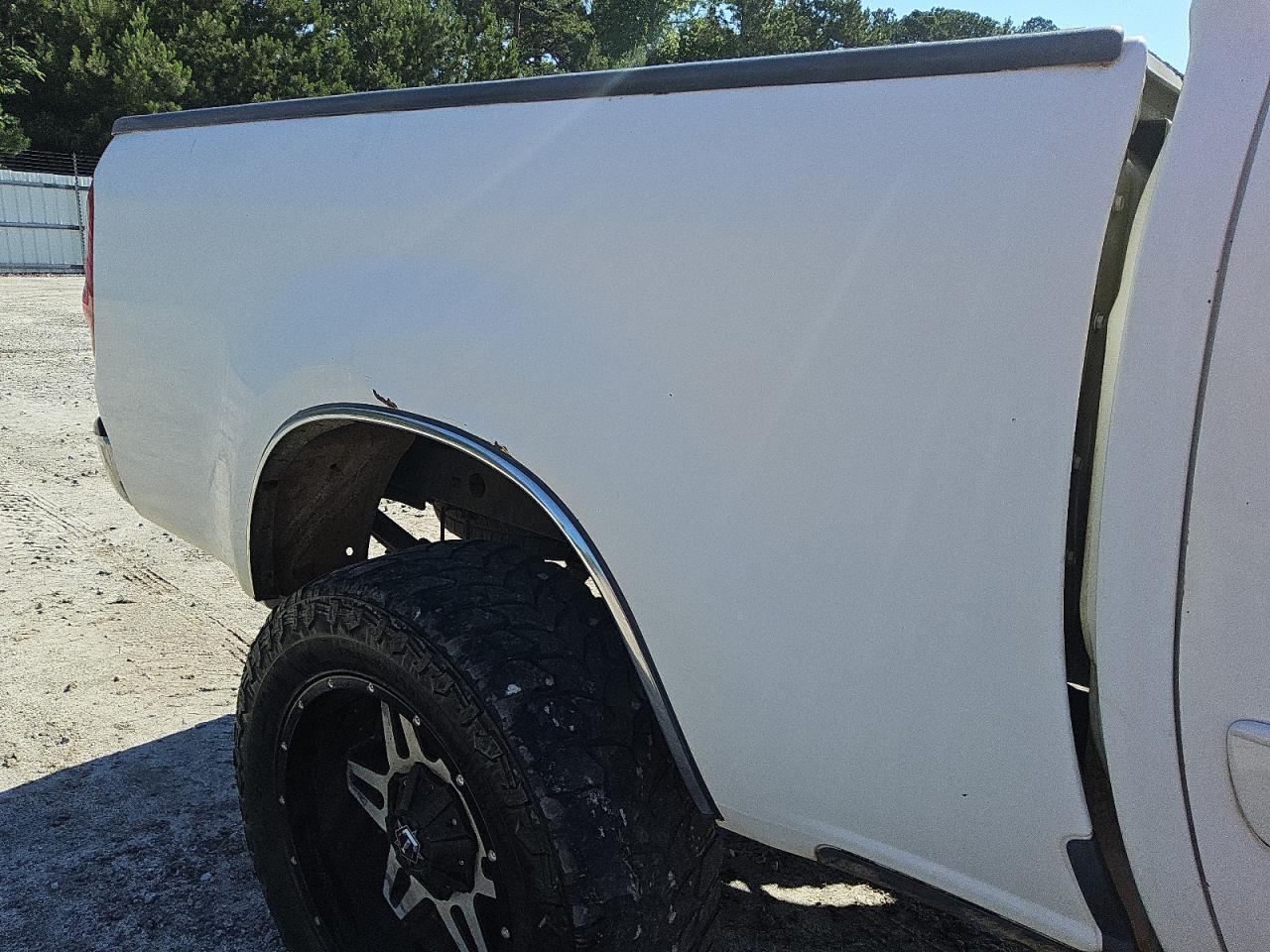 2004 Toyota Tundra Double Cab Sr5 Белый vin: 5TBDT44114S460458 Damage: Right Bed Side, Heavy Scratch, 1 To 2 Inches