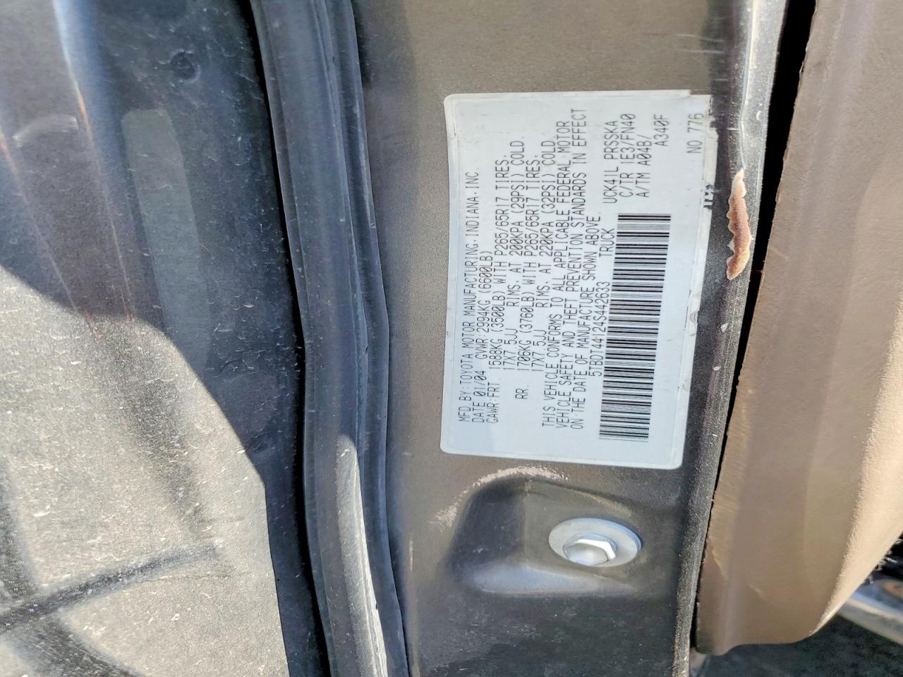 2004 Toyota Tundra Sr5 Gray vin: 5TBDT44124S442633
